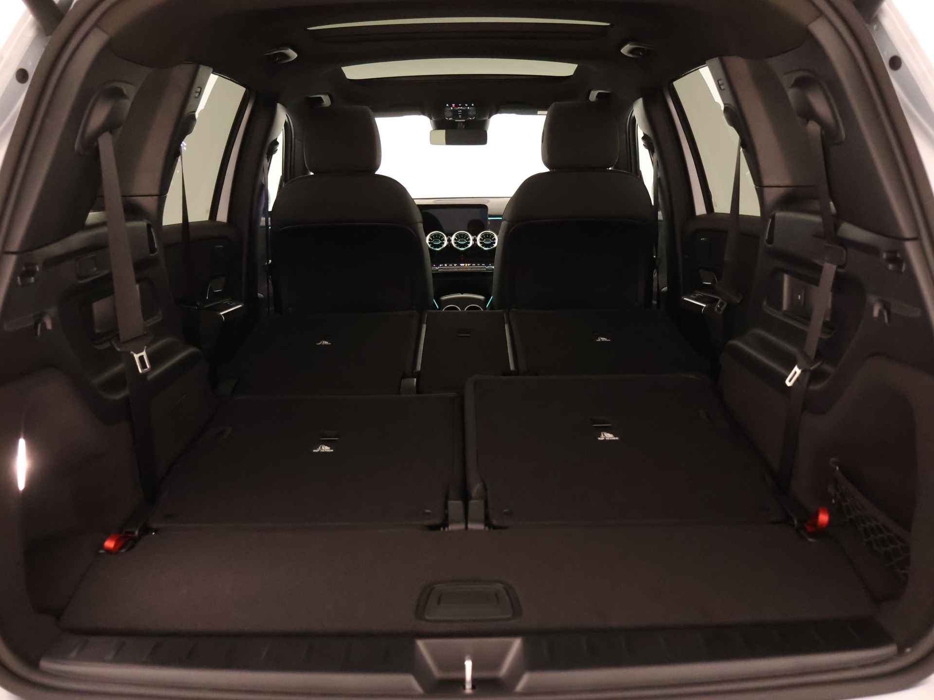 Mercedes-Benz GLB 180 Star Edition 7p | Trekhaak | Nightpakket | Parkeerpakket met 360°-camera | Keyless-Go comfortpakket | GUARD 360 ° Vehicle protection Plus | Premium Plus pakket | USB-pakket plus | - 35/39