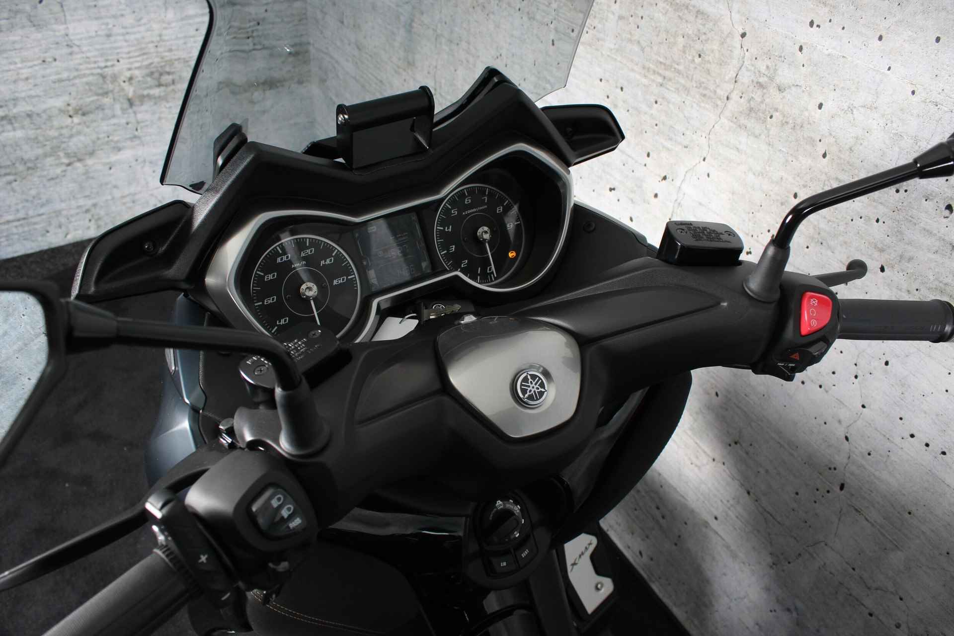 Yamaha XMax 300 Tech Max ABS BTW-motor - 14/17