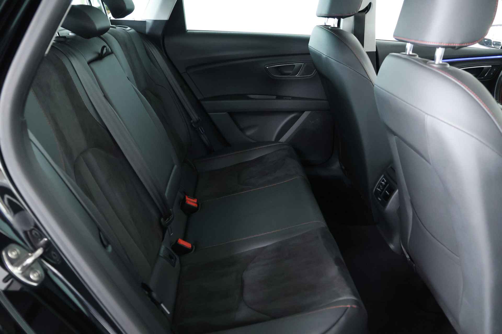 SEAT León ST 1.4 EcoTSI FR / Panorama / Opendak / Leder / LED / ACC / Aut / Carplay - 13/36