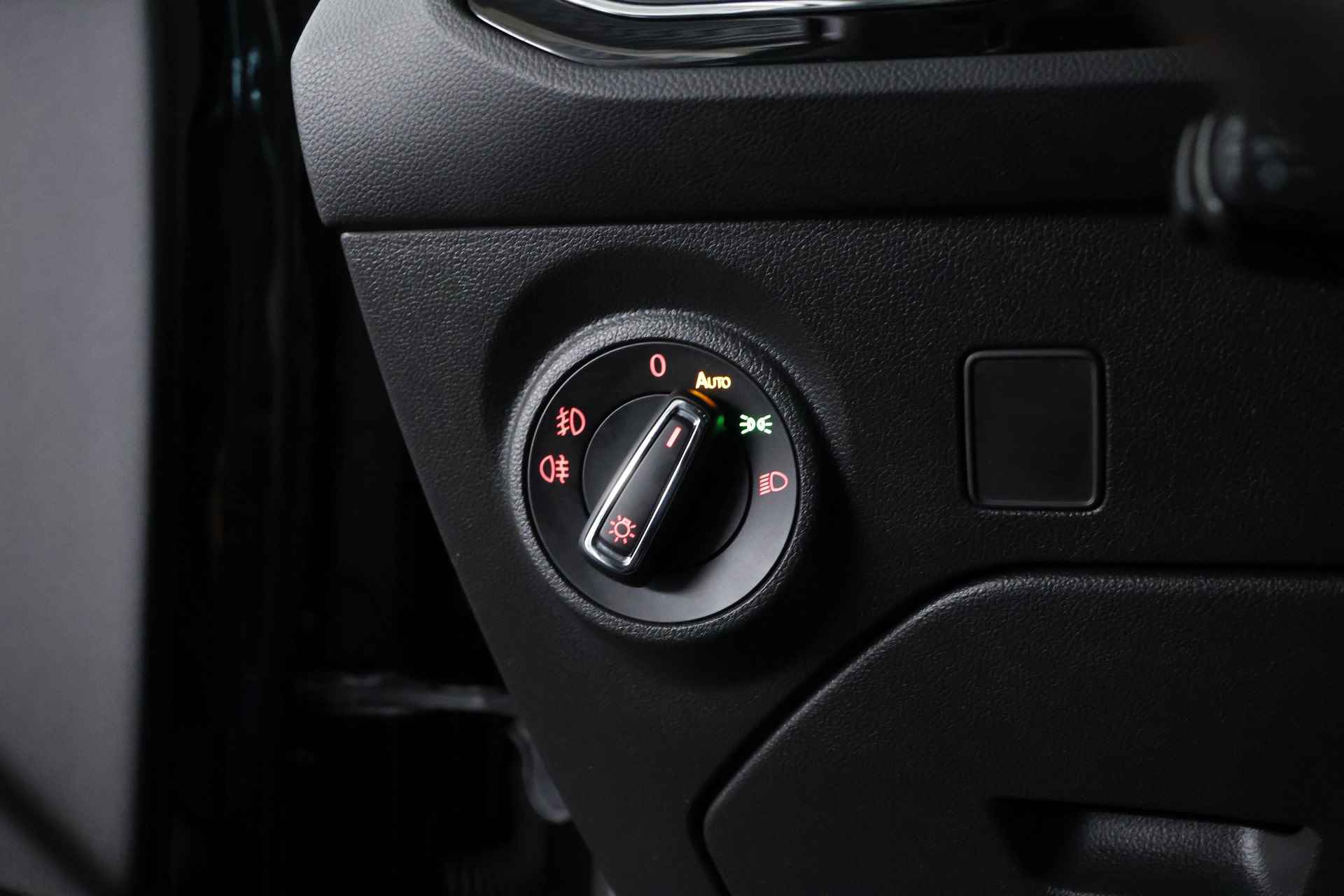 SEAT León ST 1.4 EcoTSI FR / Panorama / Opendak / Leder / LED / ACC / Aut / Carplay - 31/36