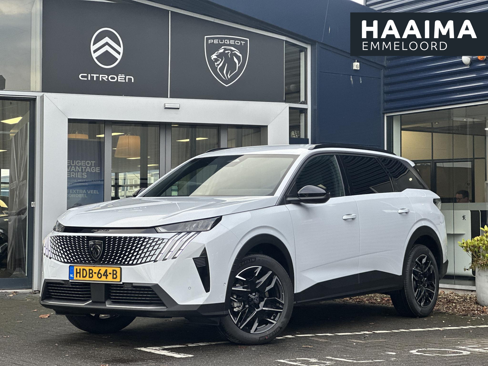 Peugeot 5008 1.2 Hybrid 136pk Allure | 360 Parkeercamera/-sensoren | Adaptieve Cruise Control | Navigatie | Draadloze telefoonlader | Climate Control | Stuurverwarming | Draadloze Apple Carplay/Android Auto | Full LED | LM velgen |