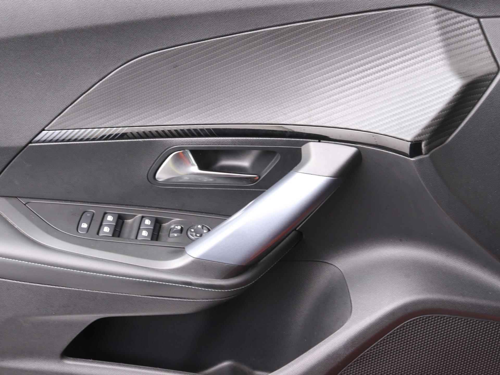 Peugeot 2008 Allure Pack 130pk | Navigatie Via AppleCarPlay/AndroidAuto | Adaptieve Cruise Control | Climate Control | Licht Metalen Velgen 17" | Stof/Kunstlederen Bekleding - 24/35