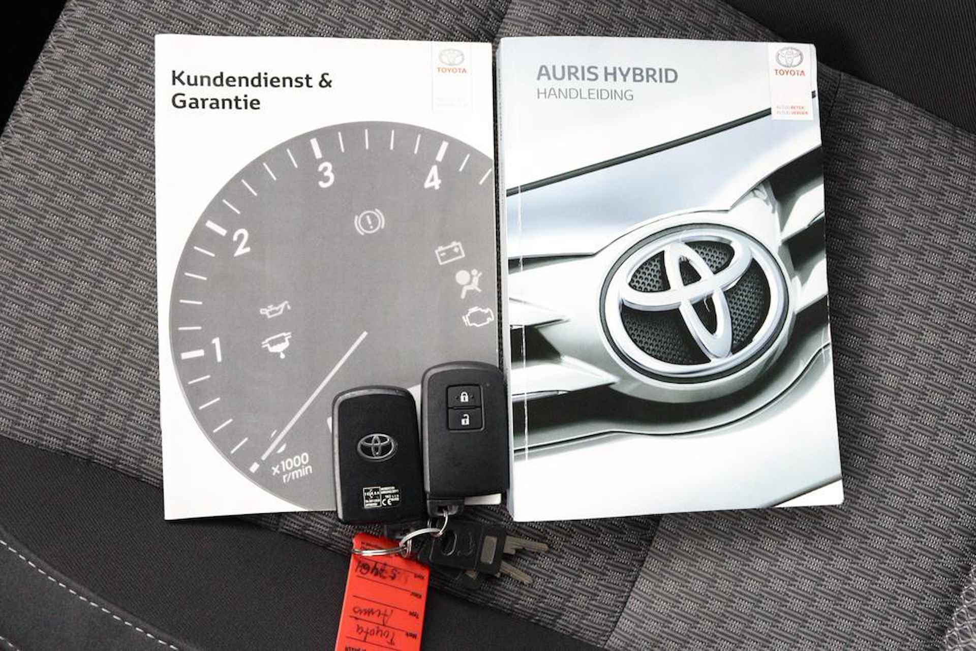 Toyota Auris 1.8 Hybrid Dynamic | Trekhaak | Parkeercamera | Stoelverwarming | Cruisecontrol | - 11/47