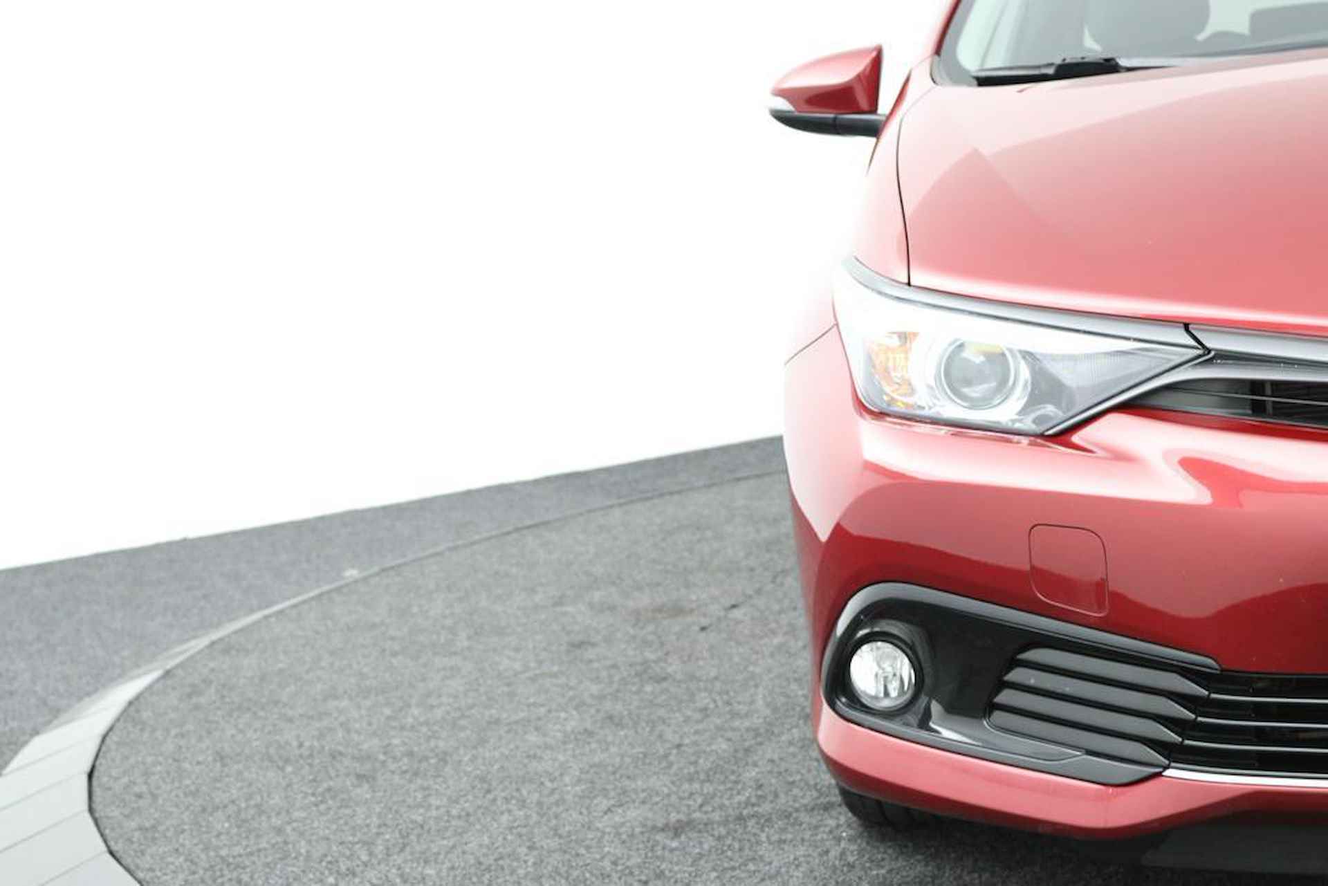 Toyota Auris 1.8 Hybrid Dynamic | Trekhaak | Parkeercamera | Stoelverwarming | Cruisecontrol | - 35/47