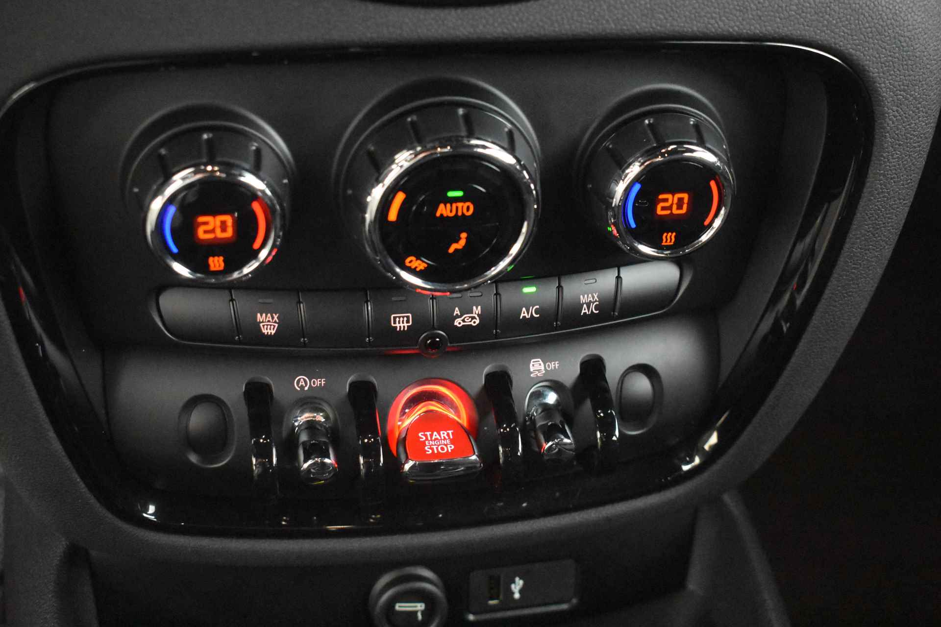 MINI Clubman One Pepper Automaat / Comfort Access / LED / Navigatie / Cruise Control / PDC achter - 26/32