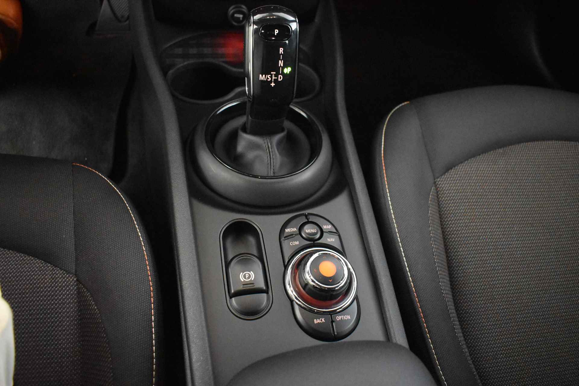 MINI Clubman One Pepper Automaat / Comfort Access / LED / Navigatie / Cruise Control / PDC achter - 27/32