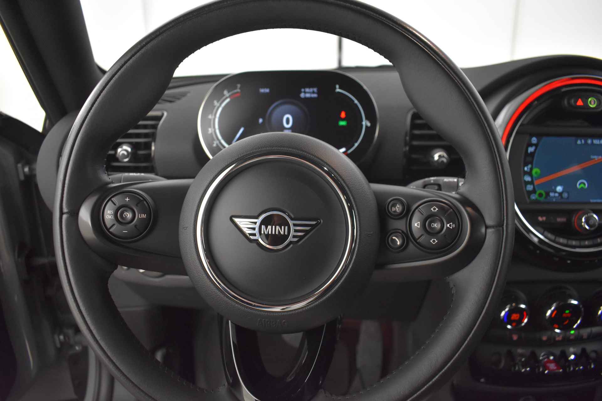 MINI Clubman One Pepper Automaat / Comfort Access / LED / Navigatie / Cruise Control / PDC achter - 31/32