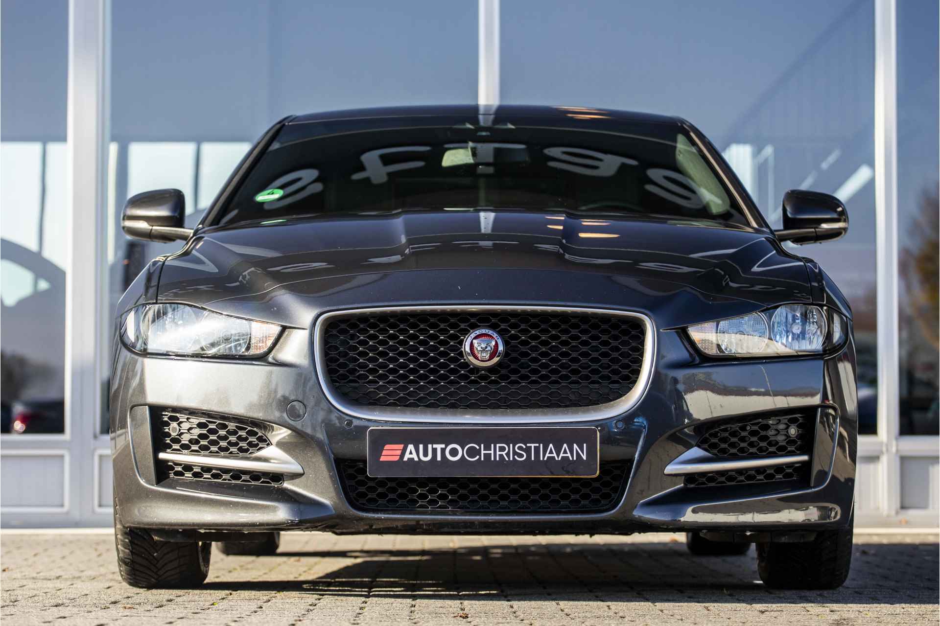 Jaguar XE 2.0 D Portfolio | NL Auto | Camera - 3/37