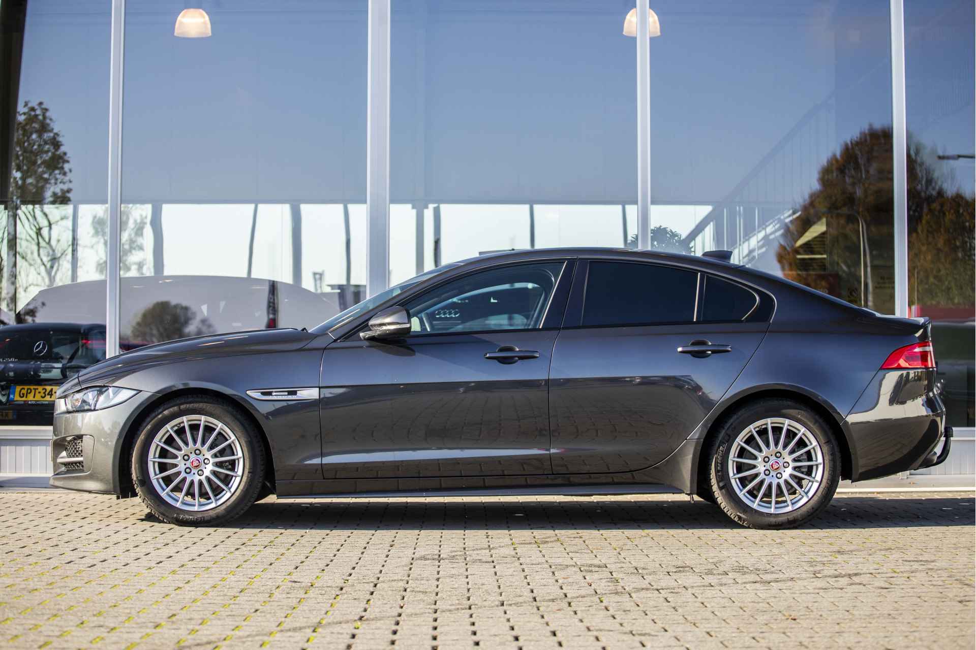 Jaguar XE 2.0 D Portfolio | NL Auto | Camera - 5/37