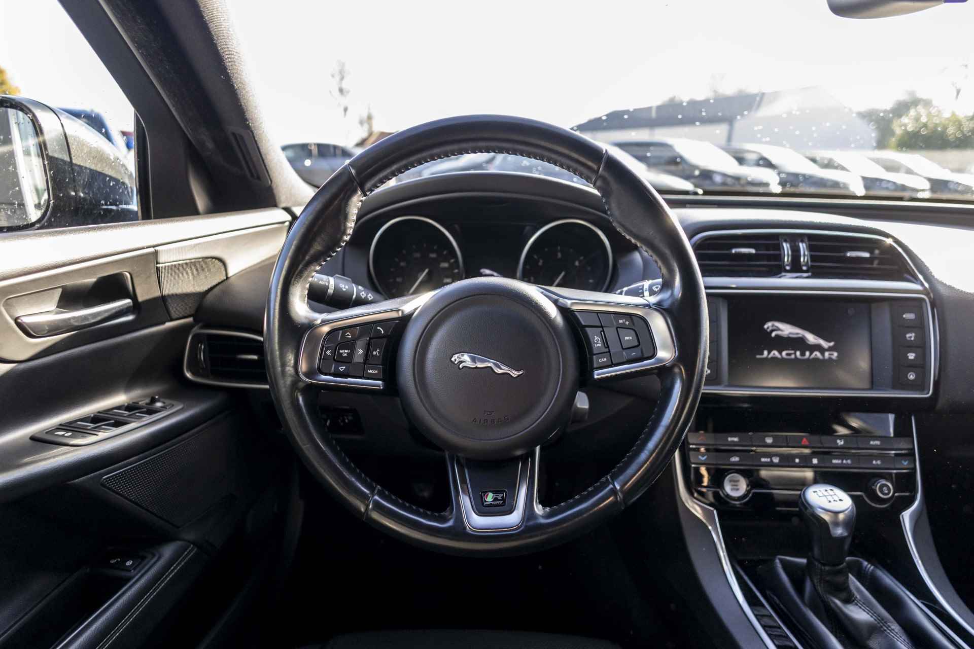 Jaguar XE 2.0 D Portfolio | NL Auto | Camera - 7/37