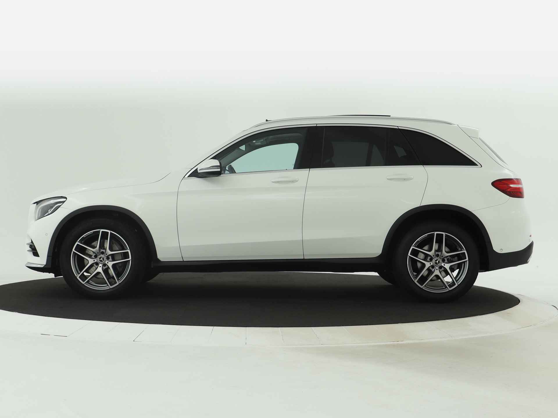 Mercedes-Benz GLC 250 4MATIC Premium Plus | Panoramadak | 5 spaaks lichtmetalen velgen | Navigatie | Parkings support | - 4/46