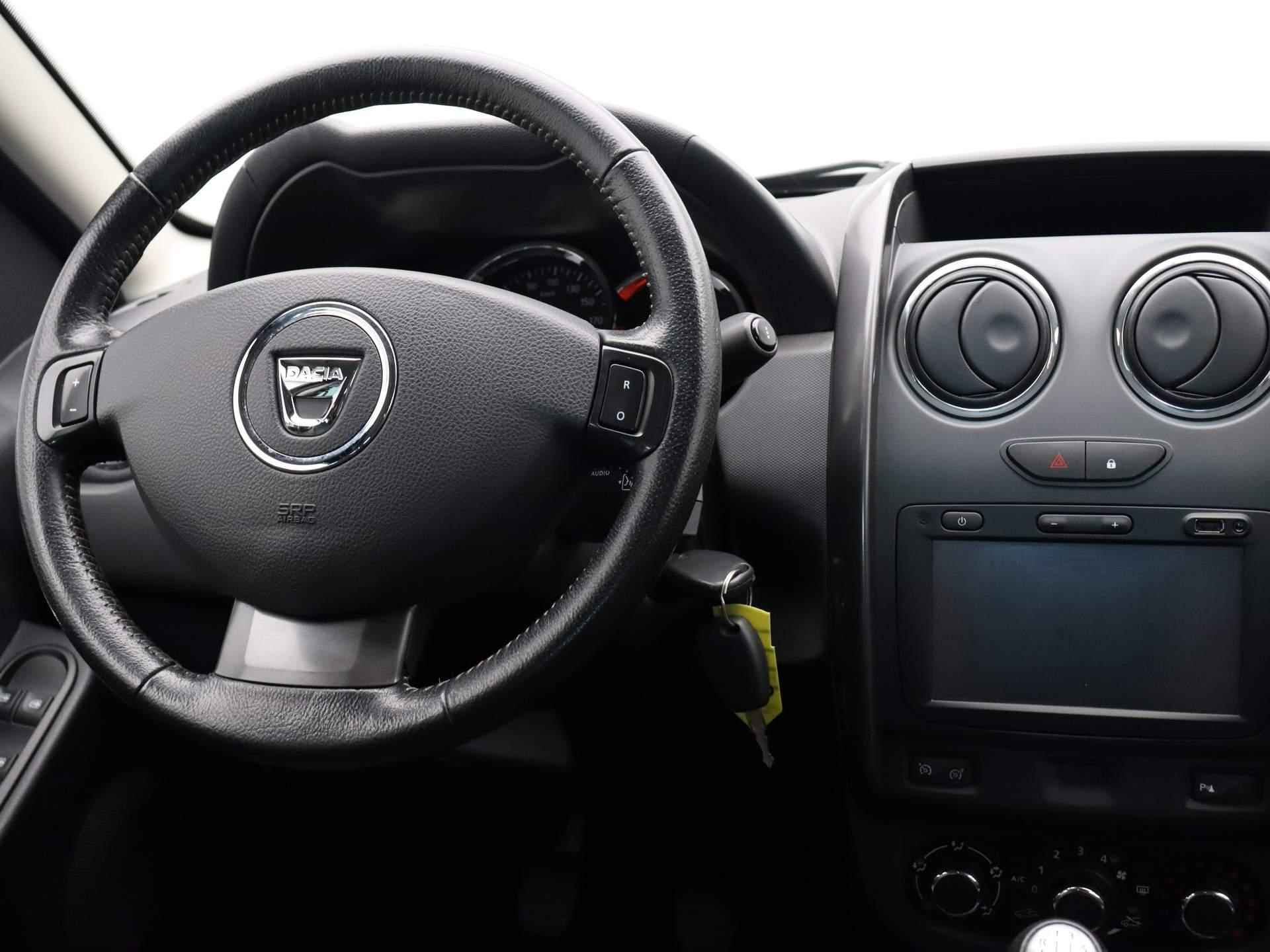 Dacia Duster TCe 125pk 4x2 Prestige | Trekhaak | Navigatie | Lederen Bekleding | Cruise Control | - 4/45