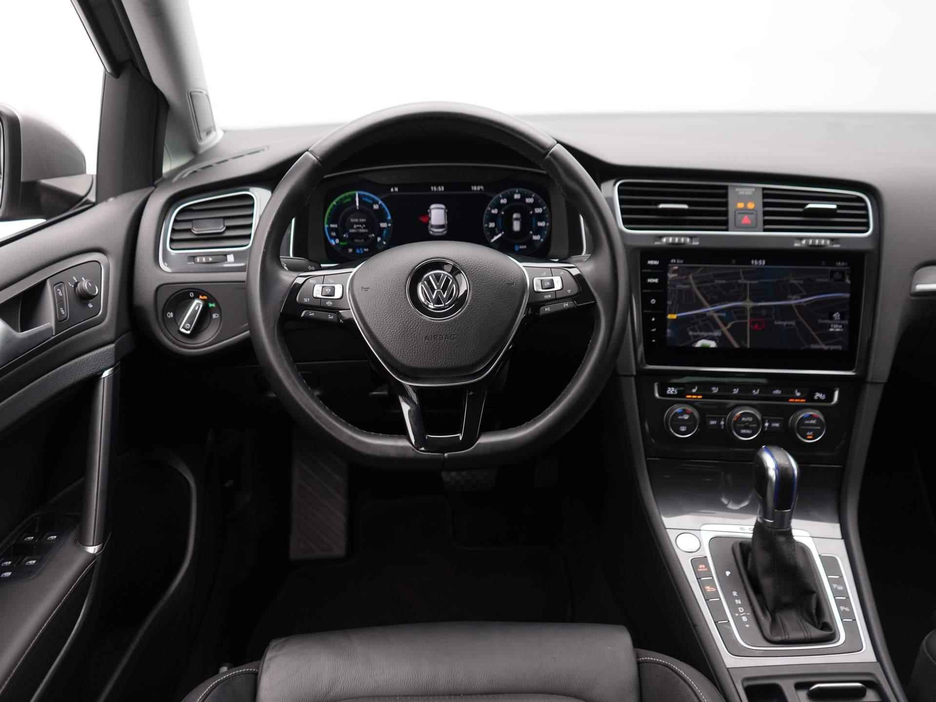 Volkswagen e-Golf E-DITION Adaptive cruise / Virtual cockpit / Leer / Clima / Navi / Achteruitrijcamera - 13/46