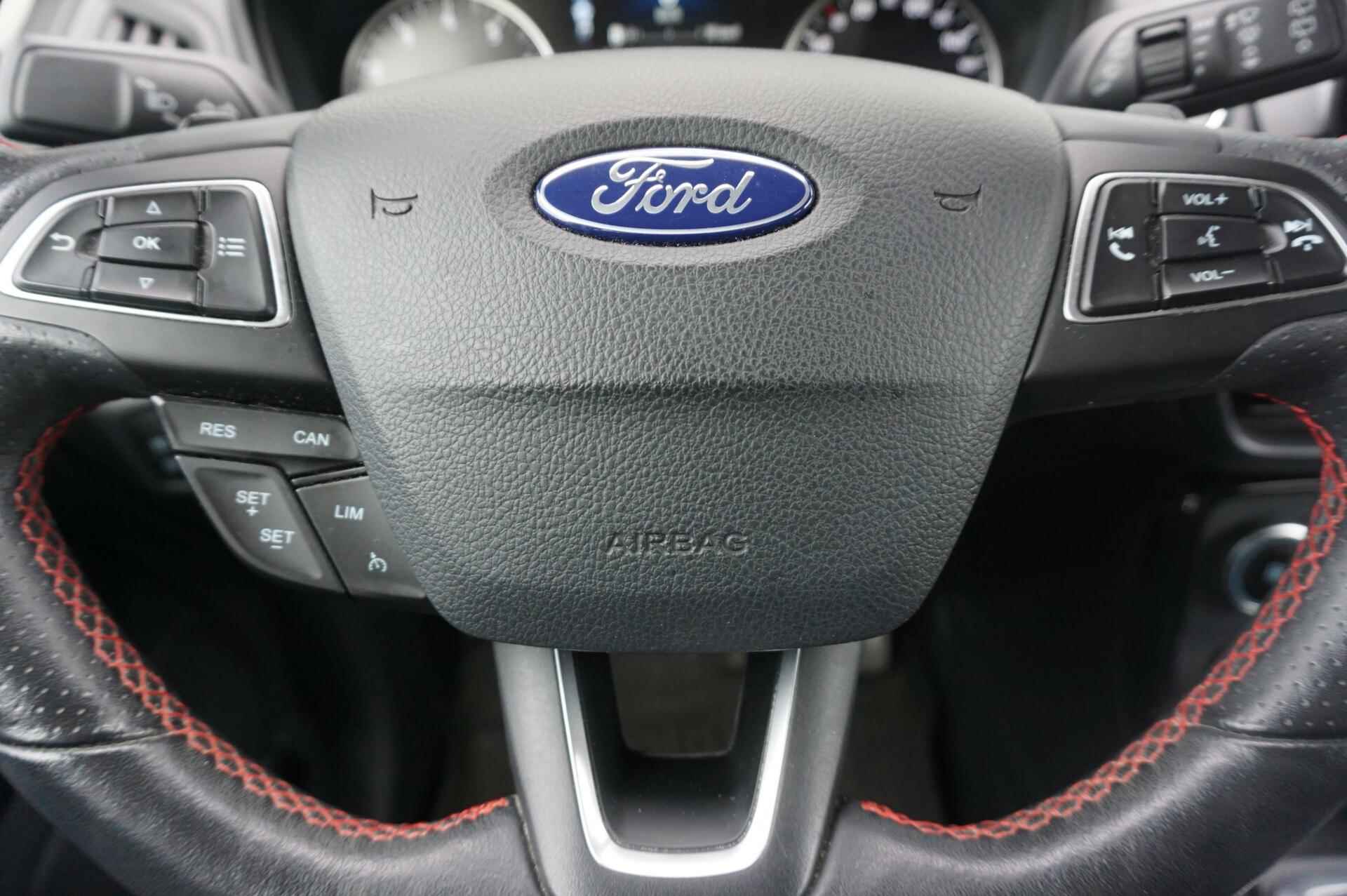 Ford EcoSport 1.0 EcoBoost ST-Line 125PK Automaat Winterpack Cruise Climate Carplay Afneembare Trekhaak Parkeersensoren B&O Privacy Glass *Sportief* - 11/21