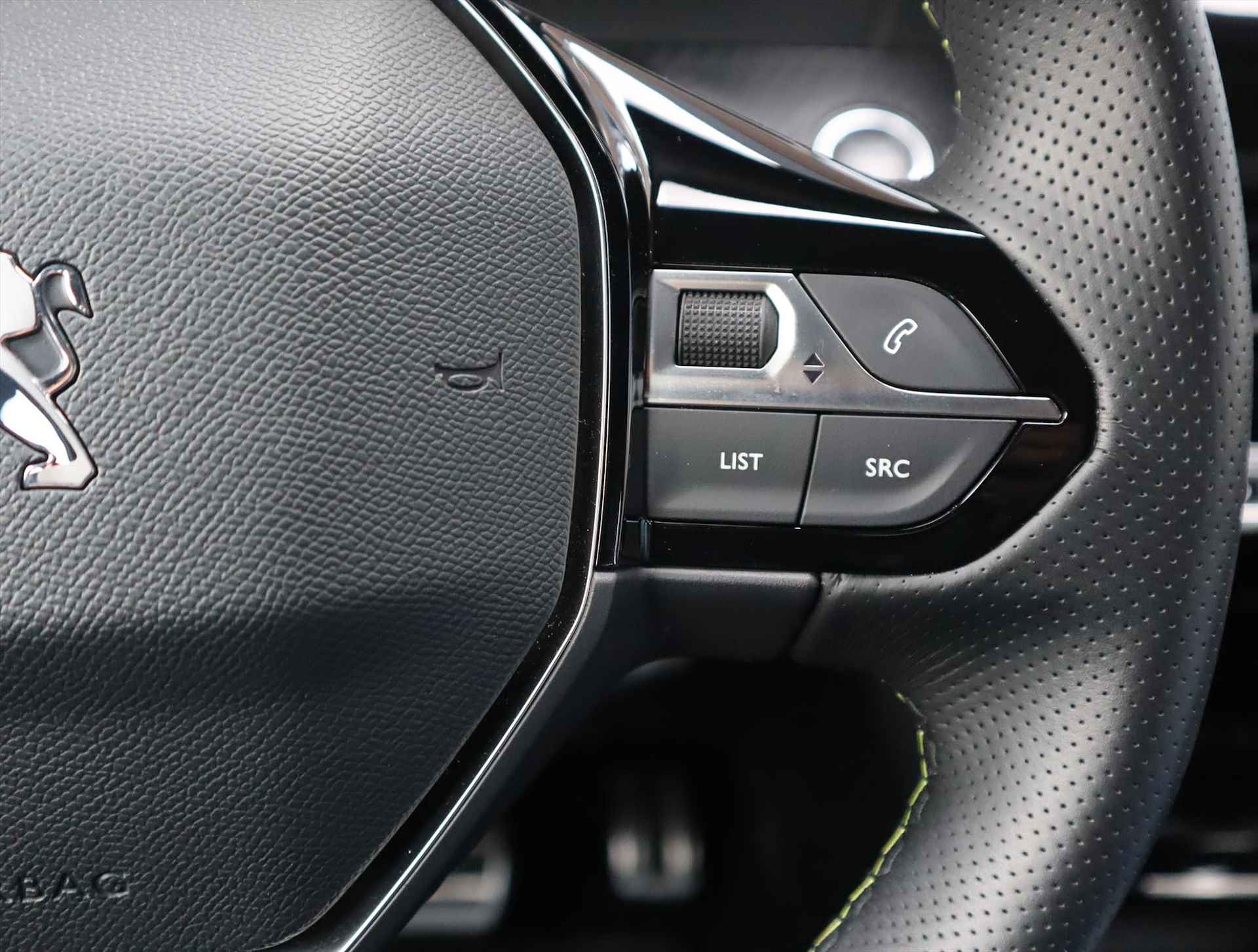 Peugeot e-2008 GT Pack EV 50kWh 136PK Automaat, Rijklaarprijs, Navigatie Stoelverwarming Adaptieve cruise control - 32/80