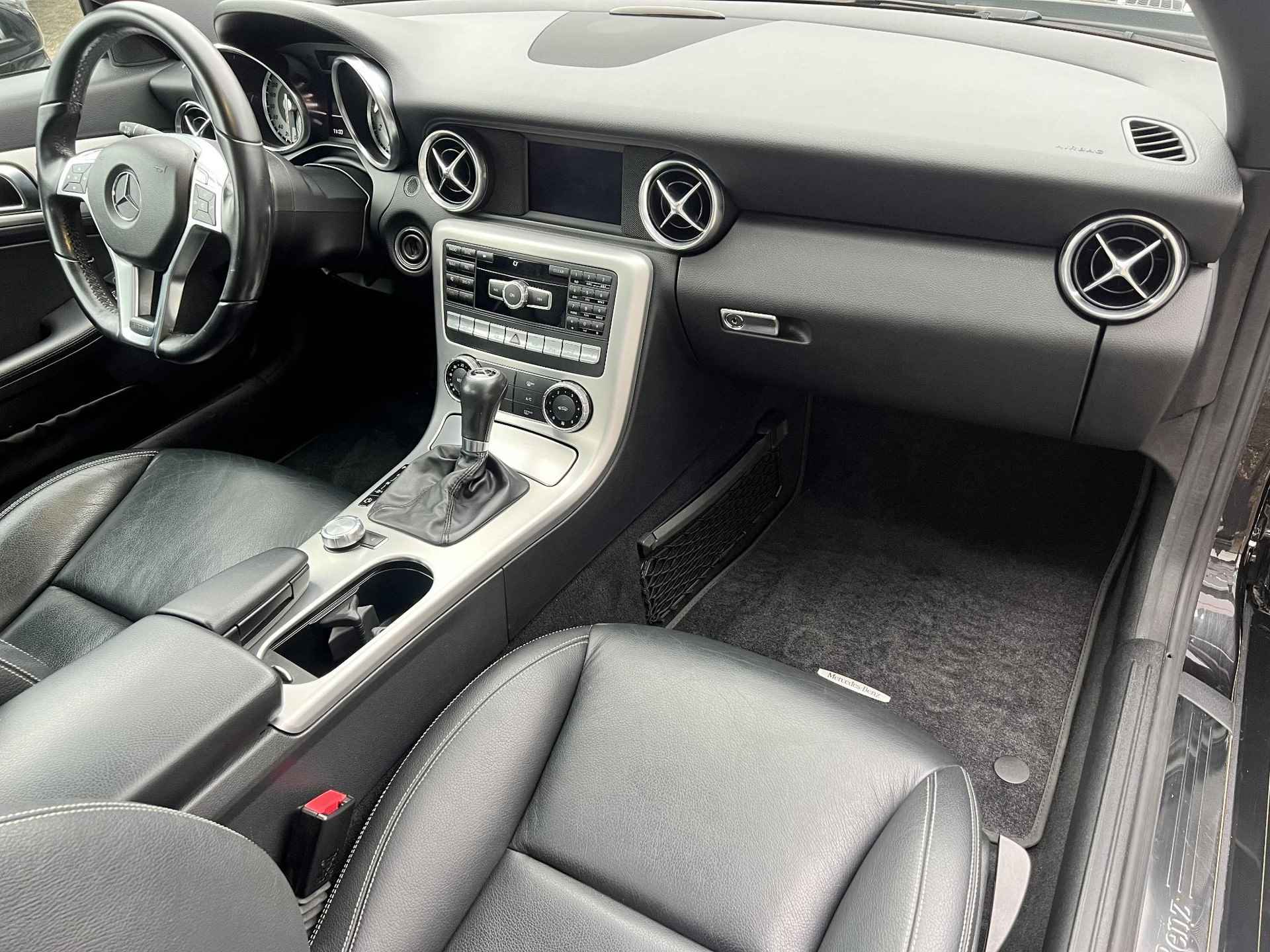 Mercedes-Benz SLK-klasse 200 Automaat / Cruise Control/ Stoel en nekverwarming / Navi / Sportonderstel / Licht & regensensor / Vol leder / - 13/37