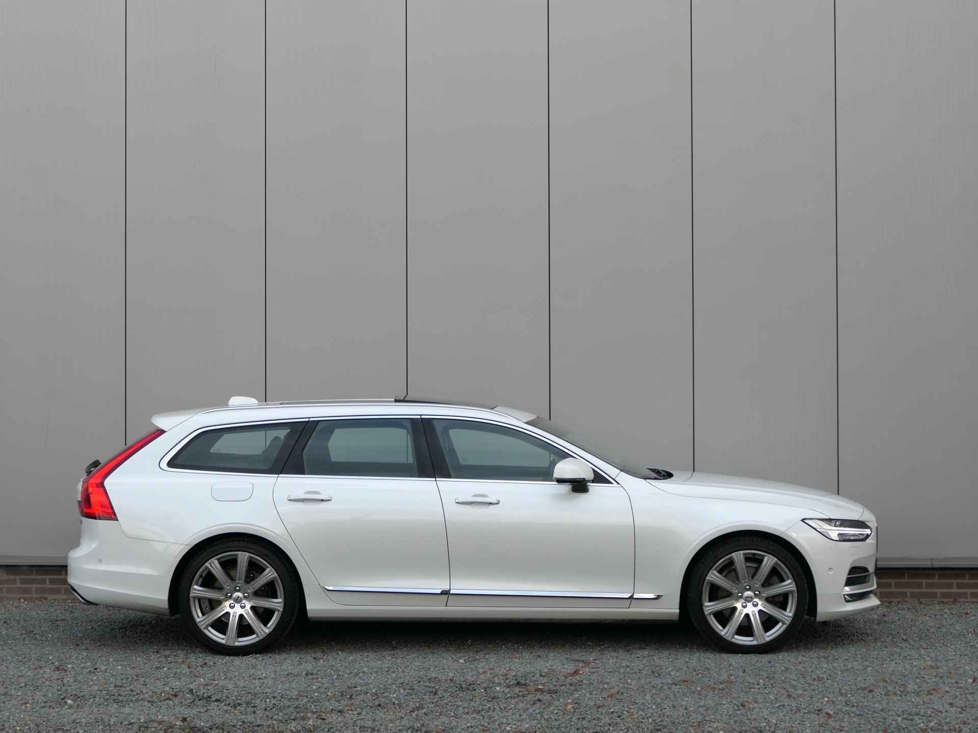 Volvo V90 T5 AUT Inscription Panoramadak / Bowers & Wilkins / 360° / Four-C / HUD / Apple CarPlay - 7/23