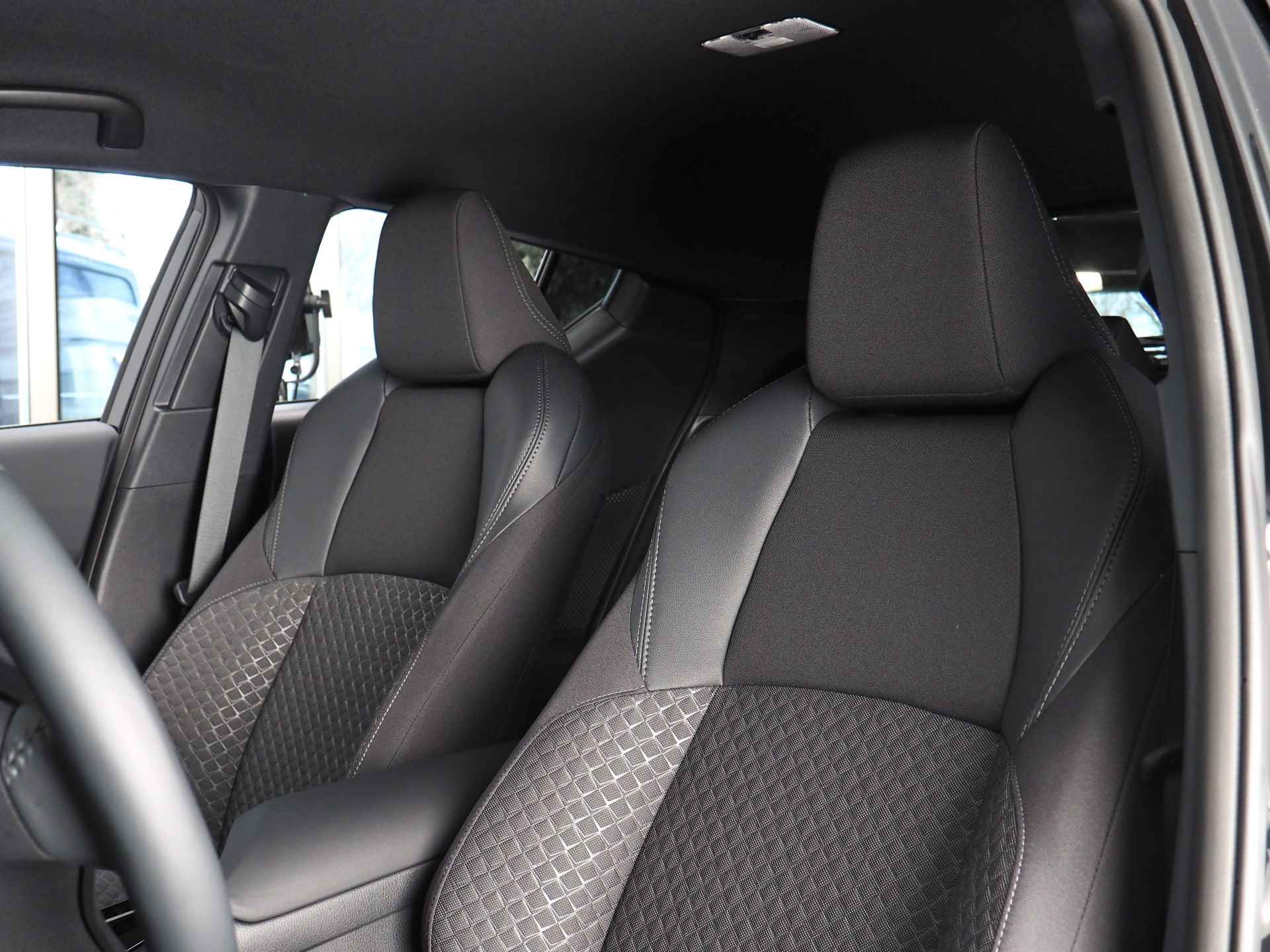 Toyota C-HR 1.8 Hybrid Style Plus | Noodremfunctie (met stuurcorrectie) | Dodehoekdetectie | Android Auto/ Apple CarPlay | Adaptive Cruise Control | Lane Assist - 10/44