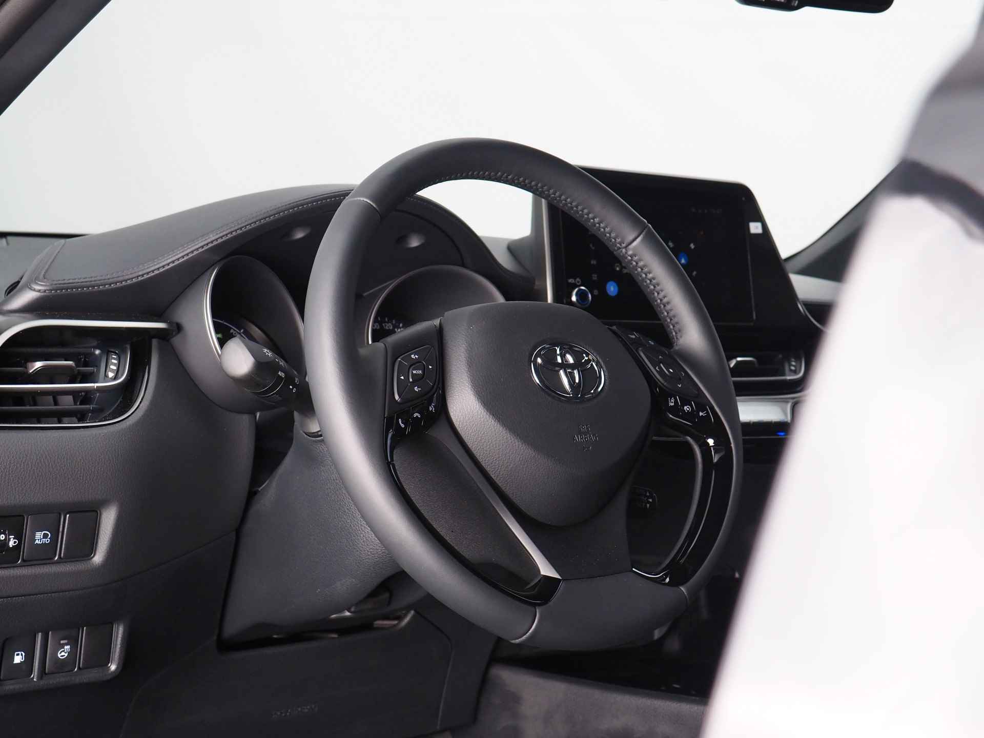 Toyota C-HR 1.8 Hybrid Style Plus | Noodremfunctie (met stuurcorrectie) | Dodehoekdetectie | Android Auto/ Apple CarPlay | Adaptive Cruise Control | Lane Assist - 14/44