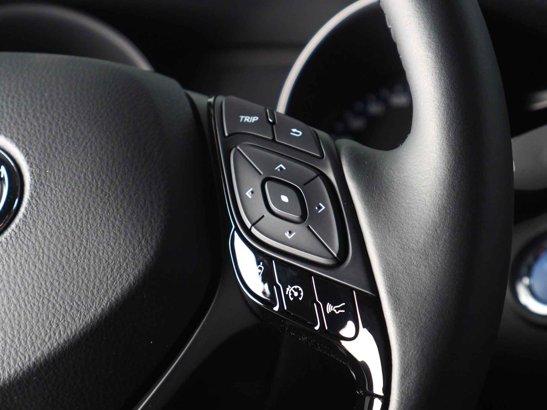 Toyota C-HR 1.8 Hybrid Style Plus | Noodremfunctie (met stuurcorrectie) | Dodehoekdetectie | Android Auto/ Apple CarPlay | Adaptive Cruise Control | Lane Assist - 16/44