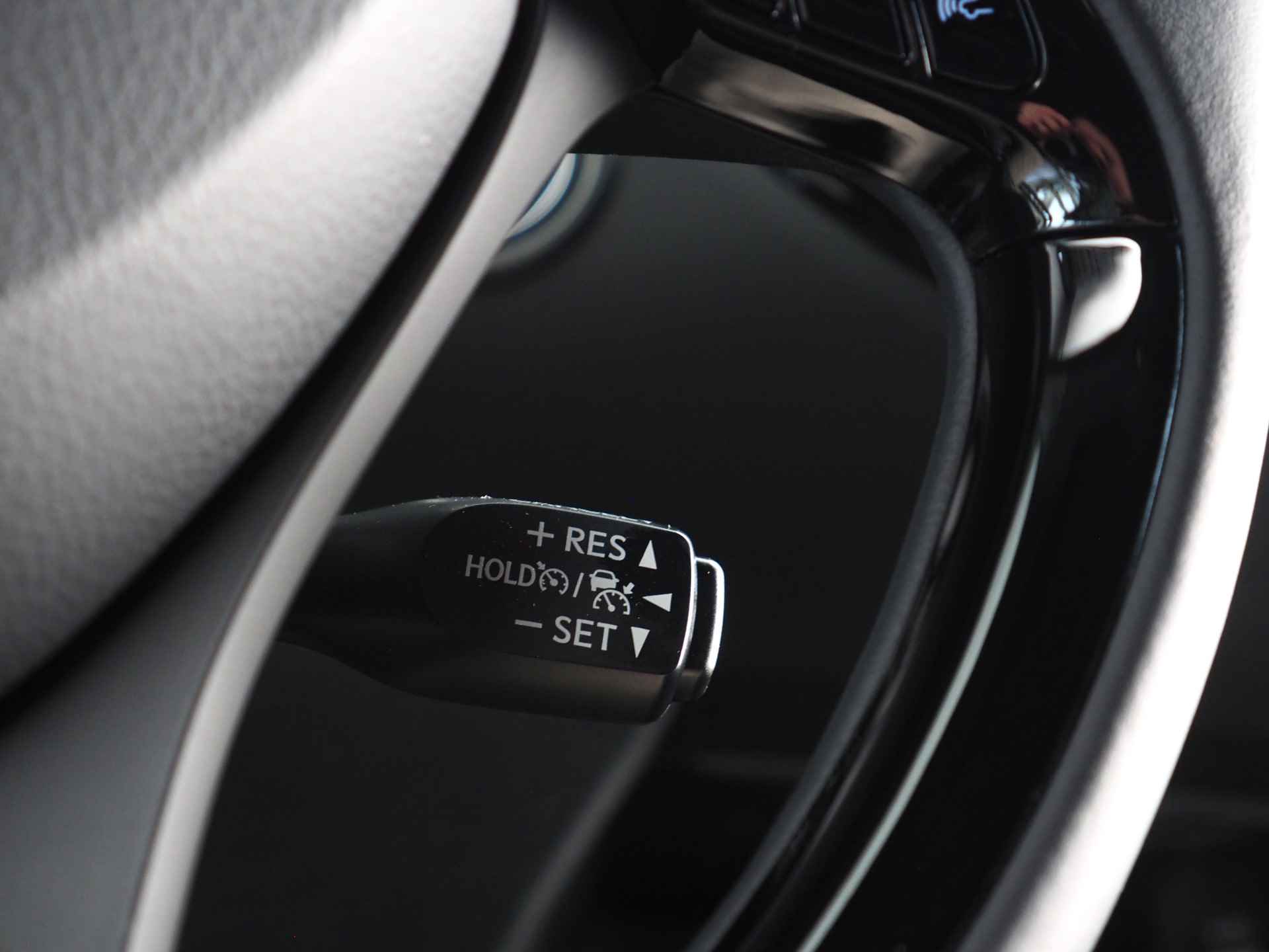 Toyota C-HR 1.8 Hybrid Style Plus | Noodremfunctie (met stuurcorrectie) | Dodehoekdetectie | Android Auto/ Apple CarPlay | Adaptive Cruise Control | Lane Assist - 17/44