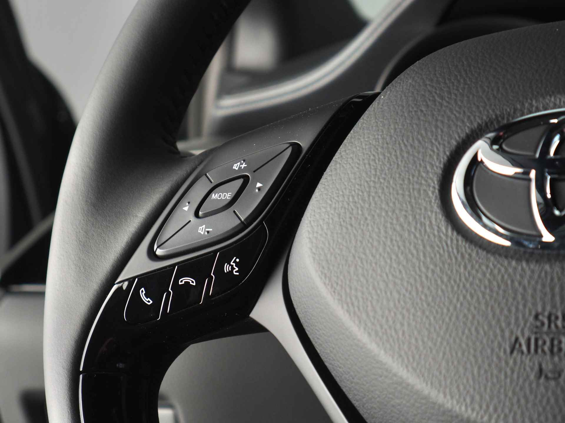 Toyota C-HR 1.8 Hybrid Style Plus | Noodremfunctie (met stuurcorrectie) | Dodehoekdetectie | Android Auto/ Apple CarPlay | Adaptive Cruise Control | Lane Assist - 18/44