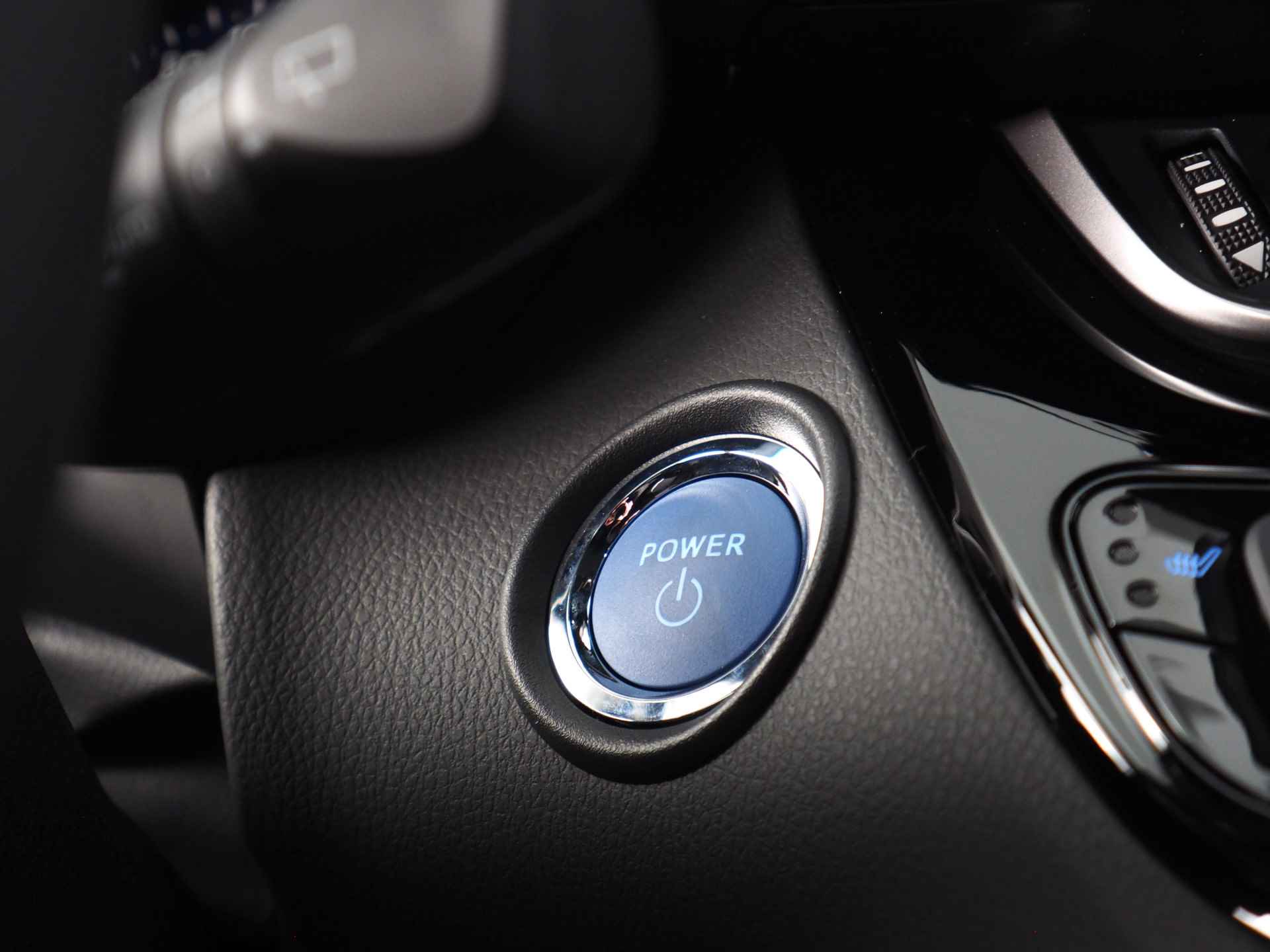 Toyota C-HR 1.8 Hybrid Style Plus | Noodremfunctie (met stuurcorrectie) | Dodehoekdetectie | Android Auto/ Apple CarPlay | Adaptive Cruise Control | Lane Assist - 24/44