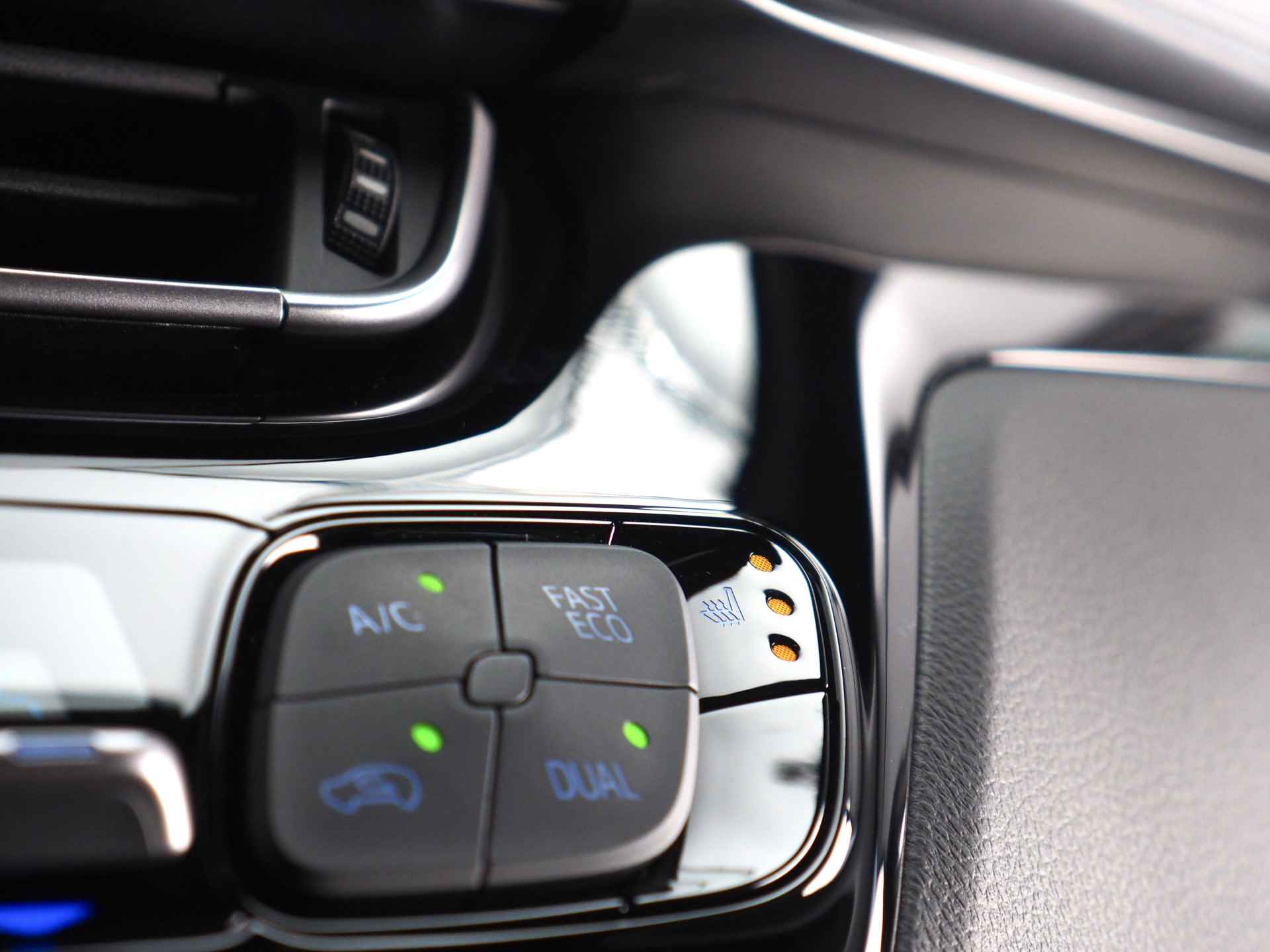 Toyota C-HR 1.8 Hybrid Style Plus | Noodremfunctie (met stuurcorrectie) | Dodehoekdetectie | Android Auto/ Apple CarPlay | Adaptive Cruise Control | Lane Assist - 29/44