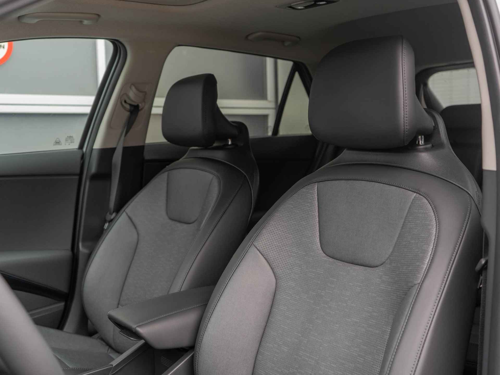 Kia Niro EV ExecutiveLine 64.8 kWh | Snel rijden | Head up display | Harman en kardon audio | - 25/35