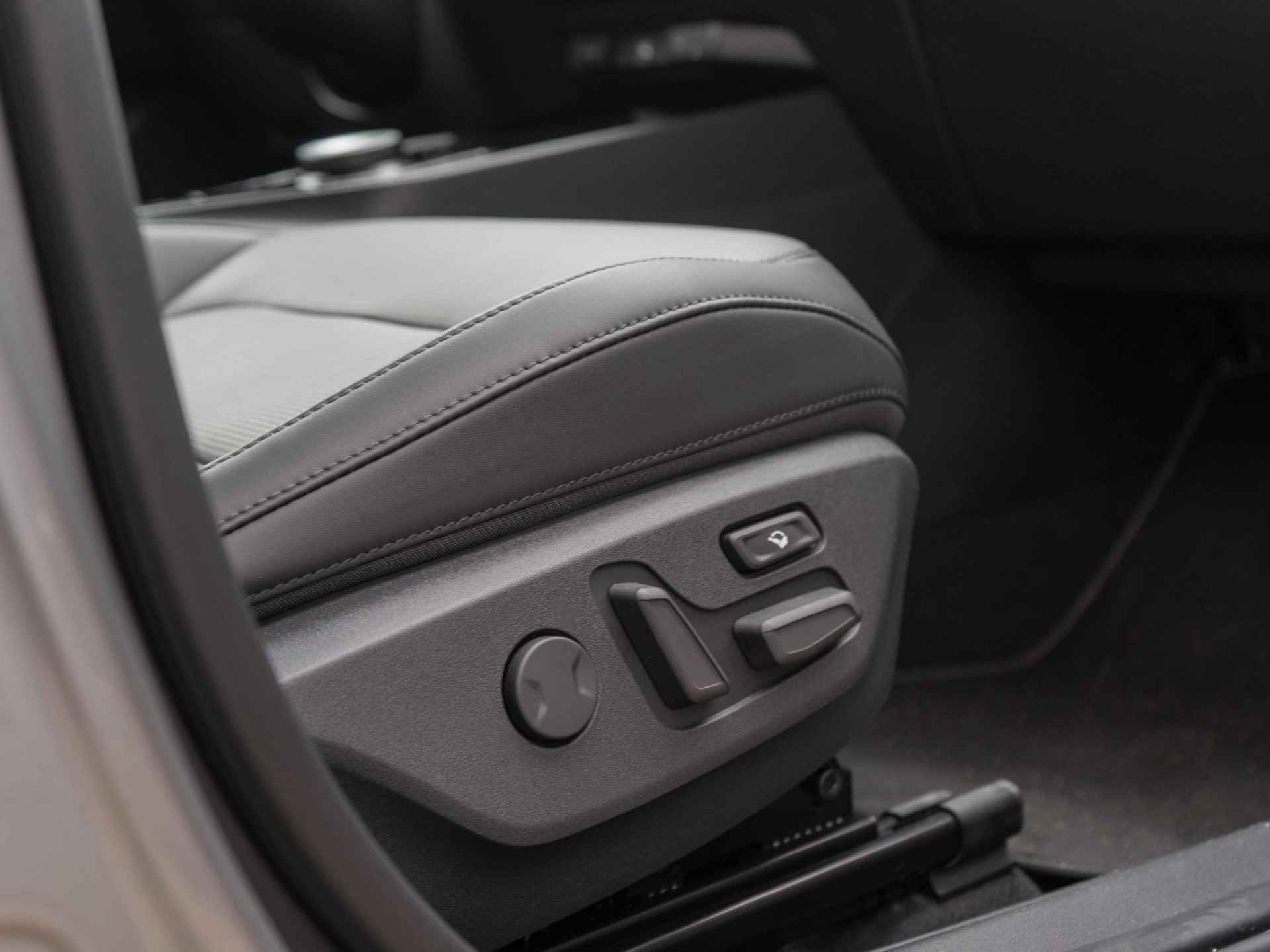 Kia Niro EV ExecutiveLine 64.8 kWh | Snel rijden | Head up display | Harman en kardon audio | - 32/35