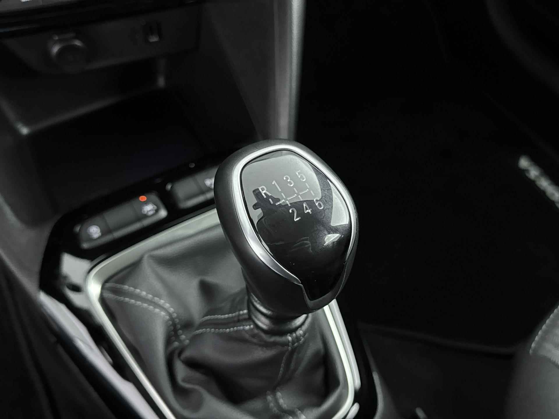 Opel Corsa Edition 100pk | Navigatie | Elektrische Ramen Achter | Stuur Verwarmd | Licht Metalen Velgen 16"| Parkeersensoren Achter - 30/35