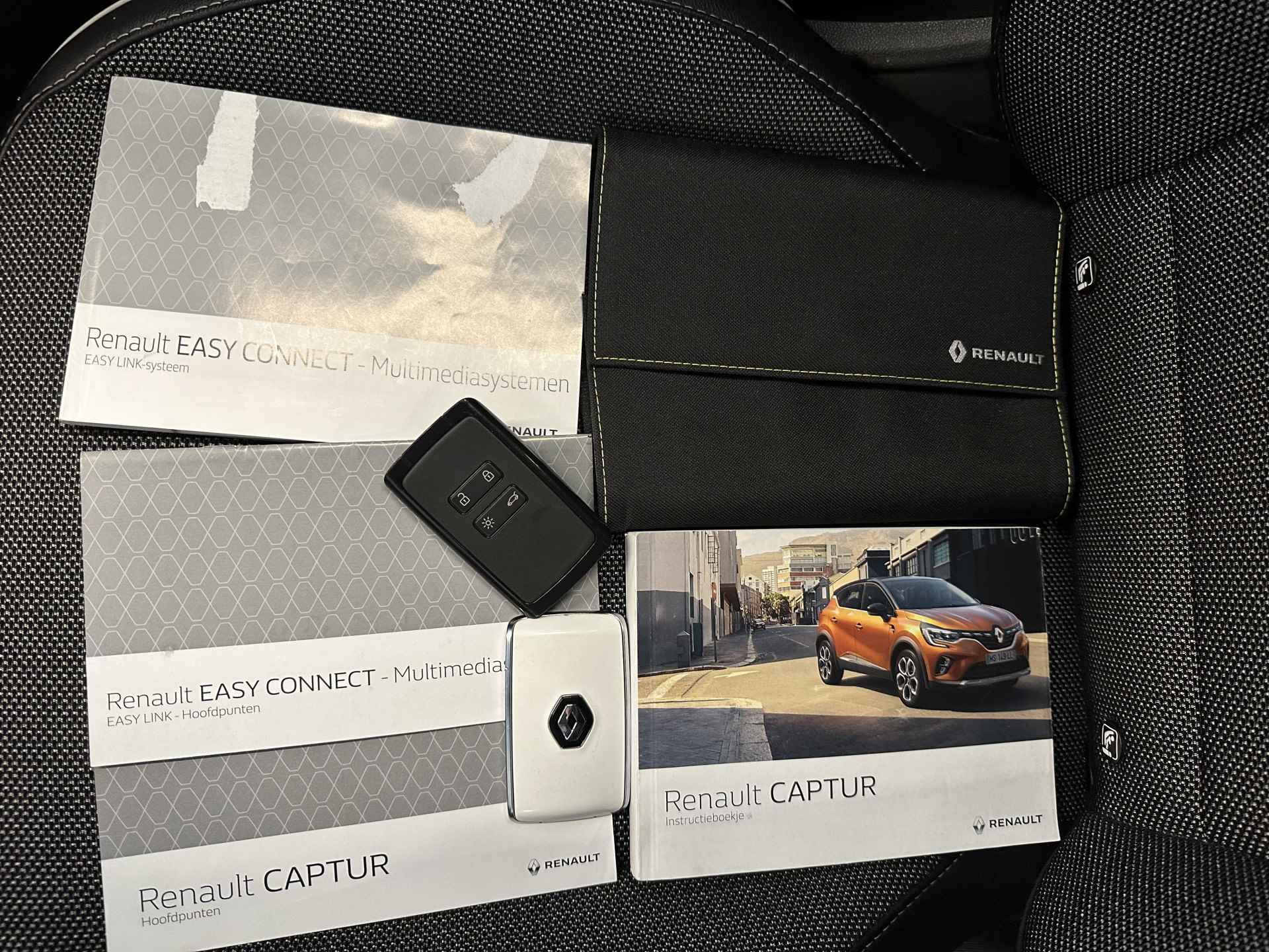 Renault Captur Intens Tce 90 | Multisense | Carplay | tijdelijk gratis Top Afleverpakket twv Eur 695 - 49/51