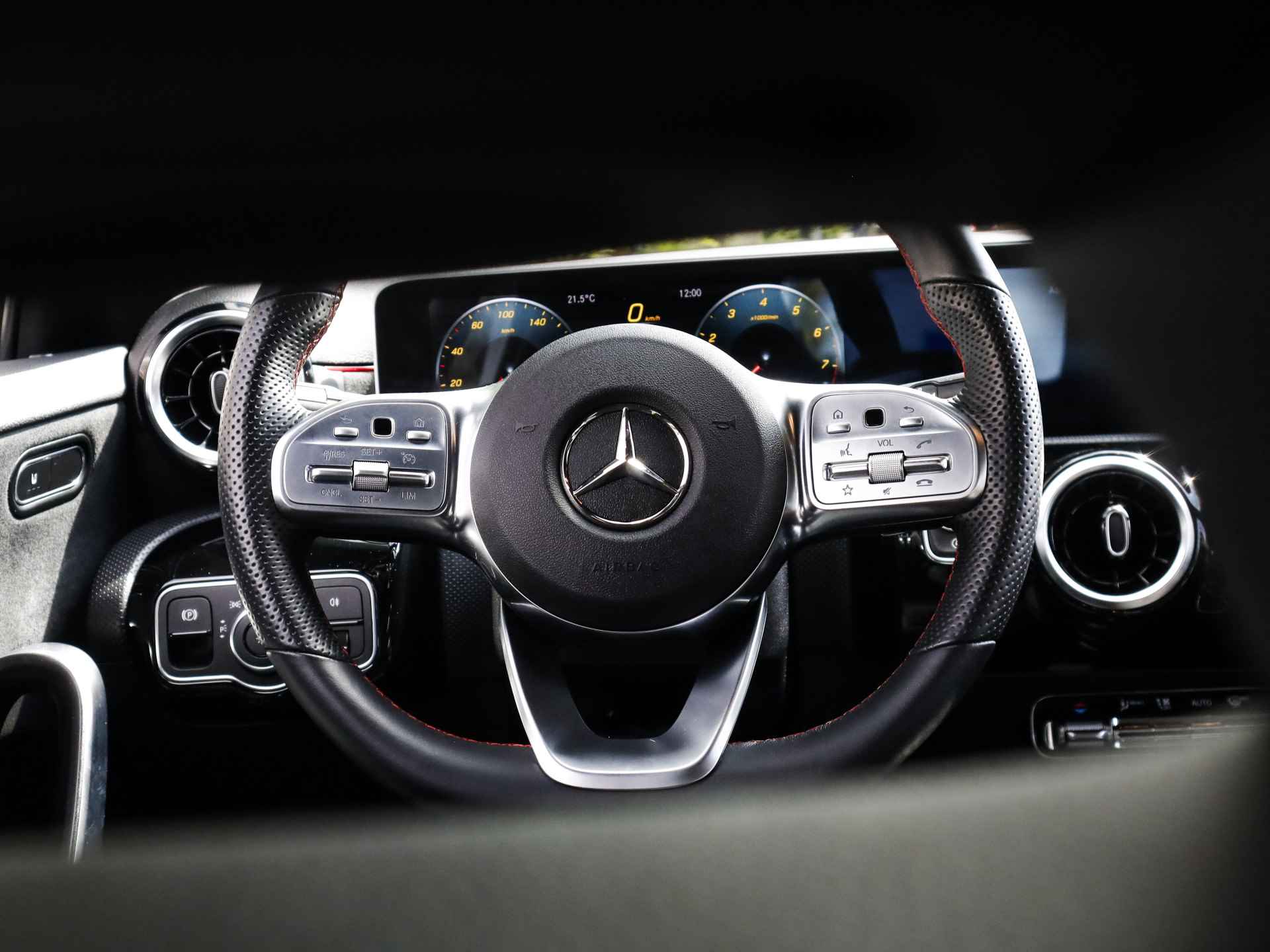 Mercedes-Benz A-Klasse 180 Business Solution AMG (136 PK) 2e-Eig, Mercedes-Dealer-Onderh, 12-Mnd-BOVAG, NL-Auto, Navigatie/Apple-Carplay/Android-Auto, AMG-Styling, Achteruitrijcamera, Cruisecontrol, Parkeersensoren, Sportstoelen, Lm-Velgen-18Inch, DAB, Privacy-Glas - 12/46