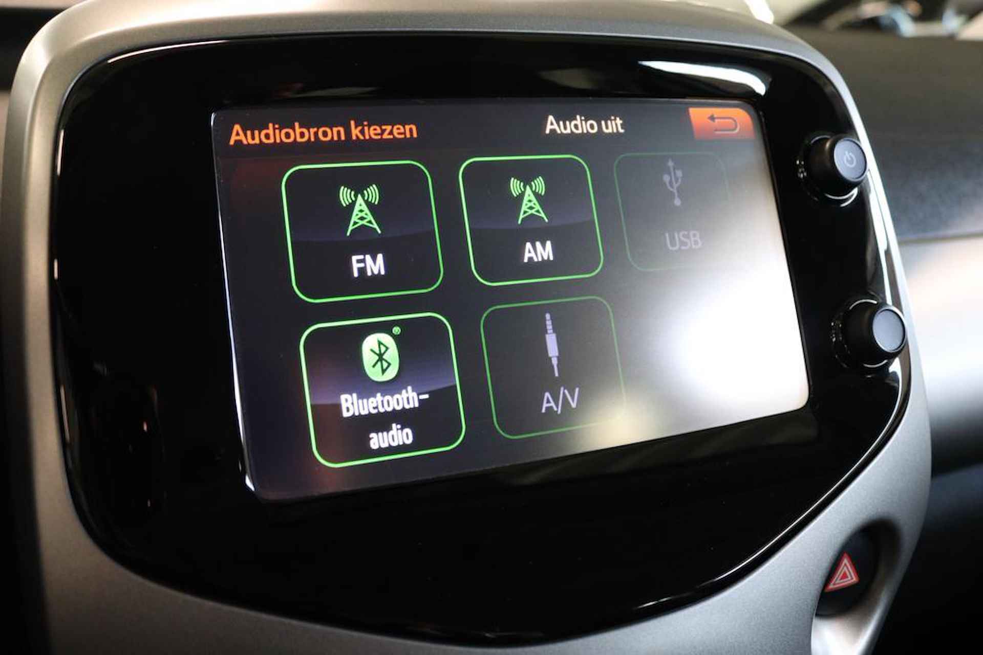 Toyota Aygo 1.0 VVT-i x-play | Parkeercamera | Electrische spiegels | Airco | Bleutooth | - 8/42