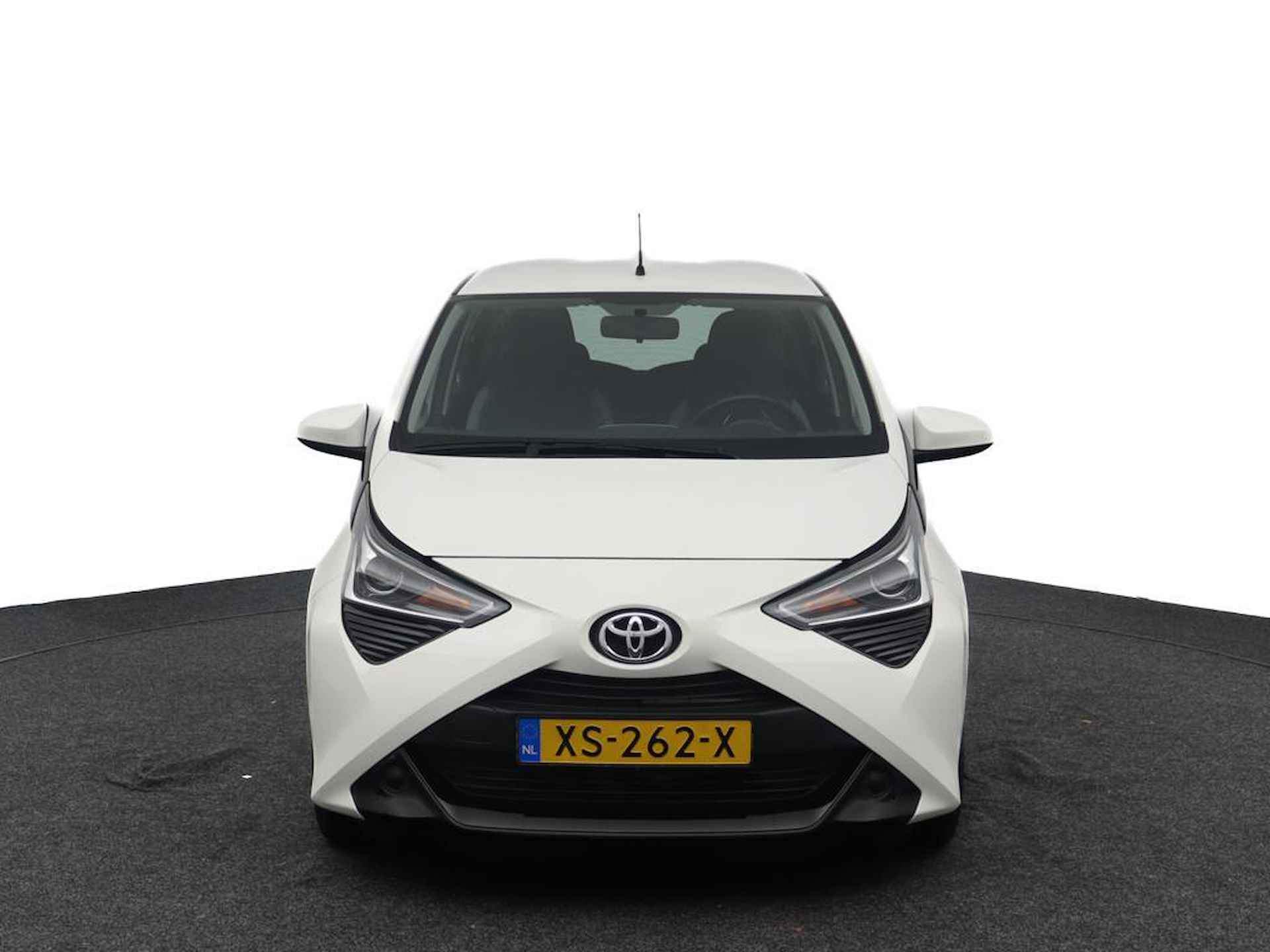 Toyota Aygo 1.0 VVT-i x-play | Parkeercamera | Electrische spiegels | Airco | Bleutooth | - 14/42