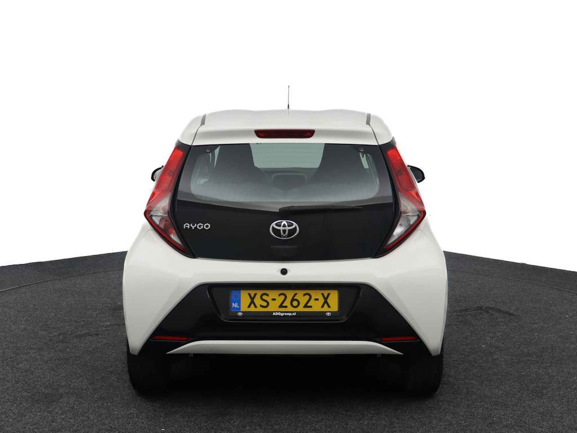 Toyota Aygo 1.0 VVT-i x-play | Parkeercamera | Electrische spiegels | Airco | Bleutooth | - 42/42