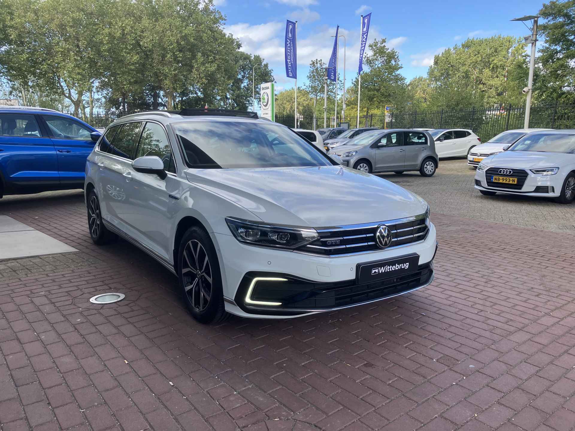 Volkswagen Passat Variant 1.4 TSI PHEV 218pk DSG GTE Business / Panoramadak / Leder / Digitale Cockpit / LED / Elektrisch uitklapbare Trekhaak / Standkachel - 9/26