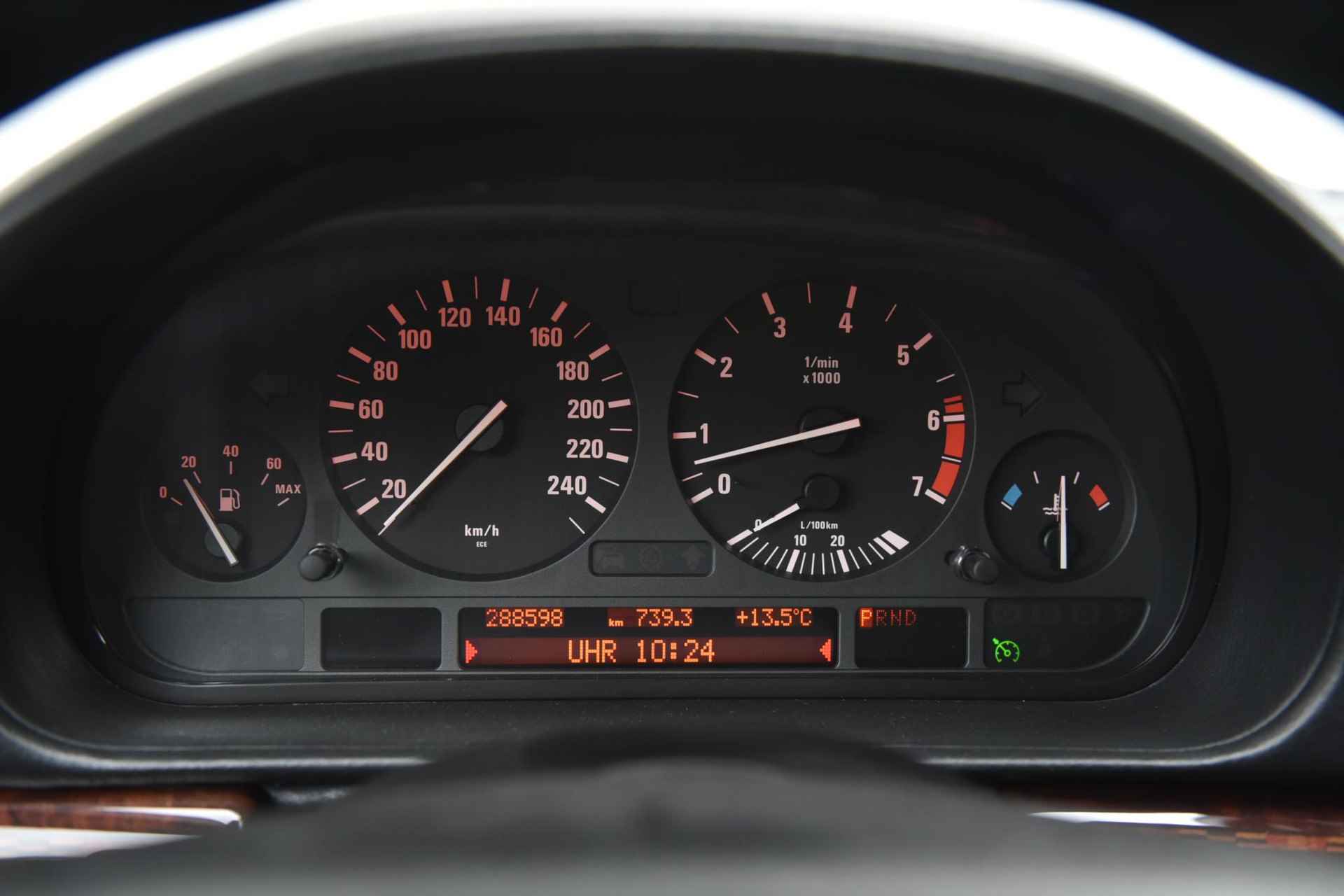 BMW 7 Serie 750i Niveau Regeling / Alarm Klasse 3 / Hifi / Automatische Achterklep / Zonnerol Gordijn Achter / Automatisch Dimmmende Binnen & Buitenspiegel / Actieve Stoelen / Xenon / Navi Prof / 6 cd wisselaar - 17/24