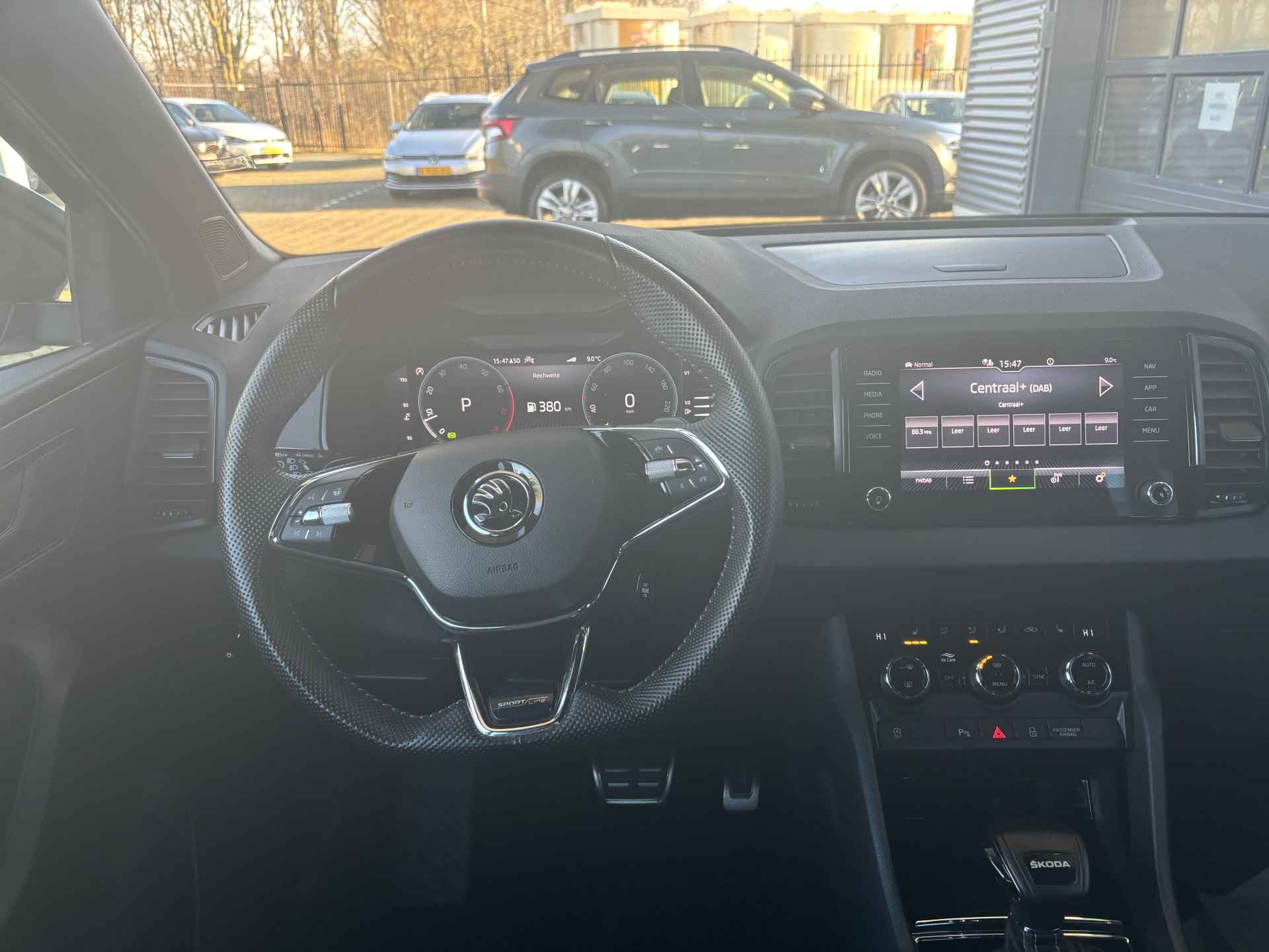 Škoda Karoq 1.5 TSI ACT Sportline Business / Afneembare trekhaak / Achteruitrijcamera / 18" lichtmetalen velgen / Virtual Cockpit / Full LED Matrix koplampen - 5/33