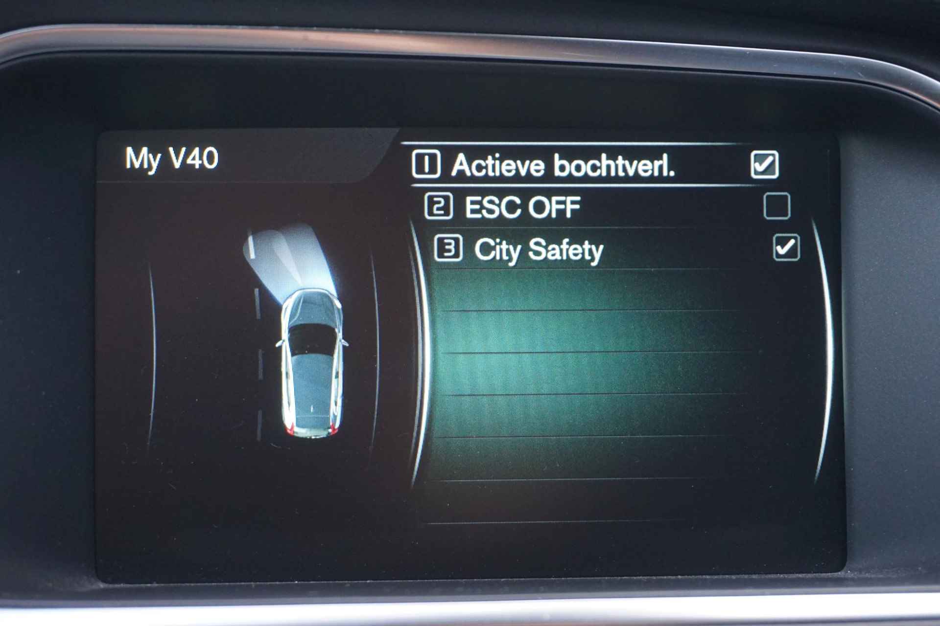 Volvo V40 2.0 T2 Momentum | Nieuw Binnen | Bi-Xenon | Stand Kachel | Stoel verwarming | High Performance audio | Volvo On Call | - 9/17