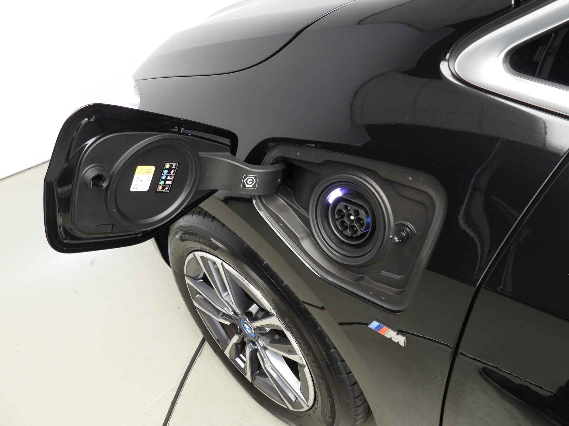 BMW 2 Serie Active Tourer 225e xDrive M-Sportpakket / LED / Navigatie / Keyles go / Chrome line / Sportstoelen / DAB / Alu 17 inch - 33/37