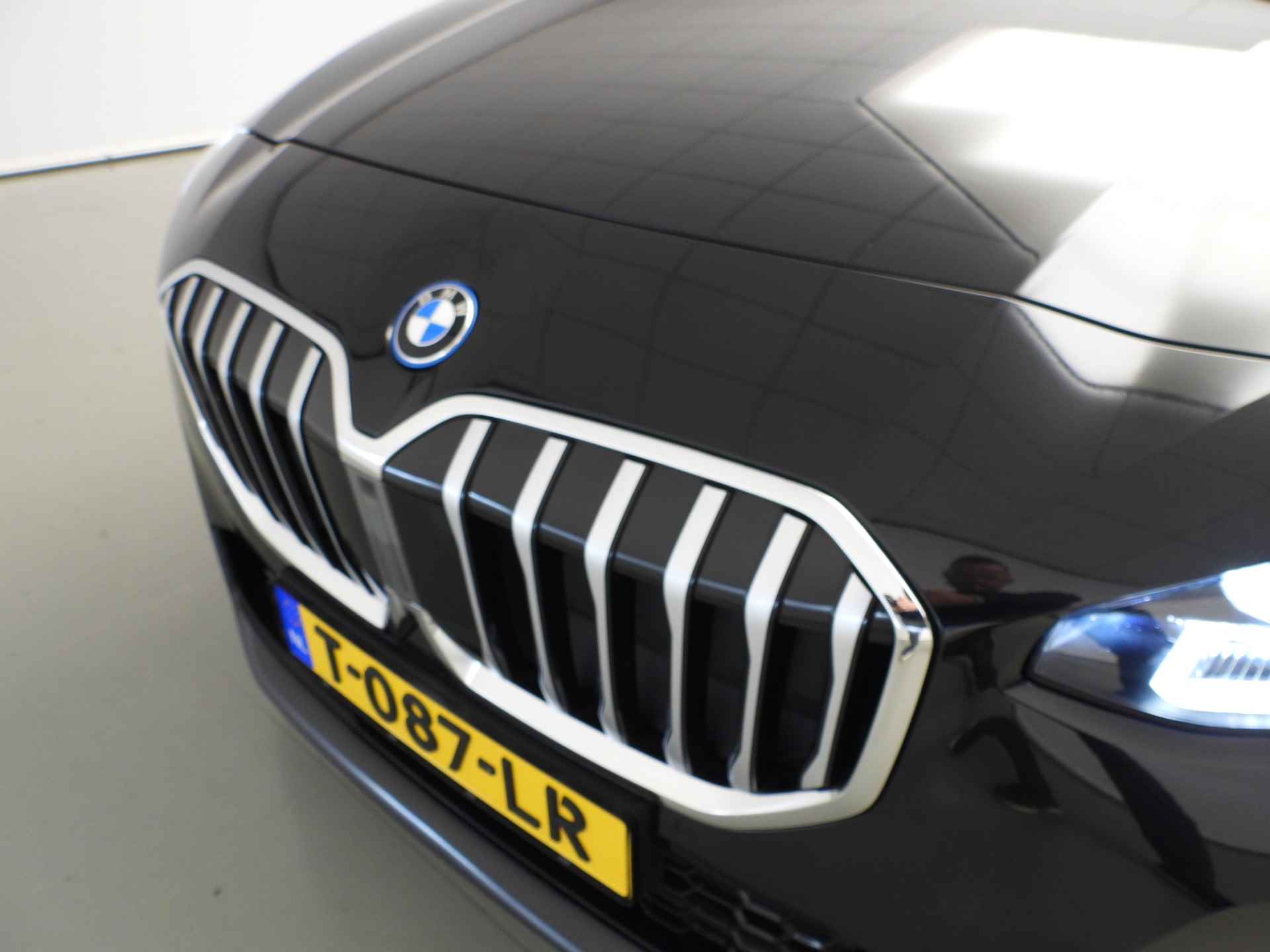 BMW 2 Serie Active Tourer 225e xDrive M-Sportpakket / LED / Navigatie / Keyles go / Chrome line / Sportstoelen / DAB / Alu 17 inch - 36/37