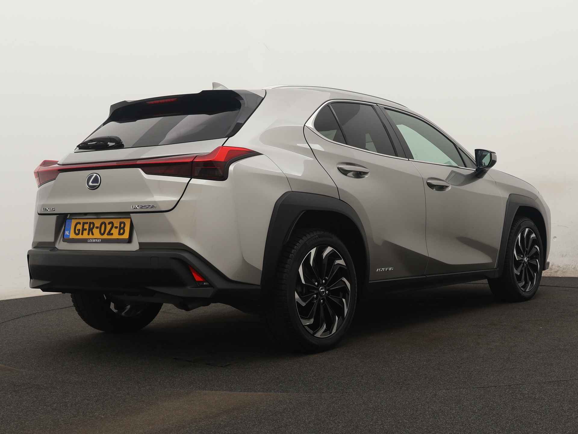 Lexus UX 250H Premium Lease Limited | Navigatie |  Achteruitrijcamera | Climate Control | 18" lichtmetalen velgen | Privacy Glass | - 3/43