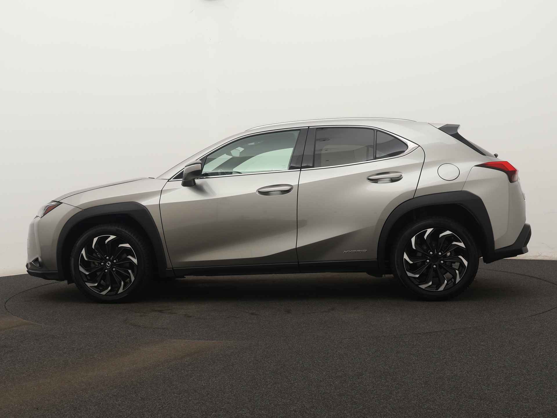 Lexus UX 250H Premium Lease Limited | Navigatie |  Achteruitrijcamera | Climate Control | 18" lichtmetalen velgen | Privacy Glass | - 4/43