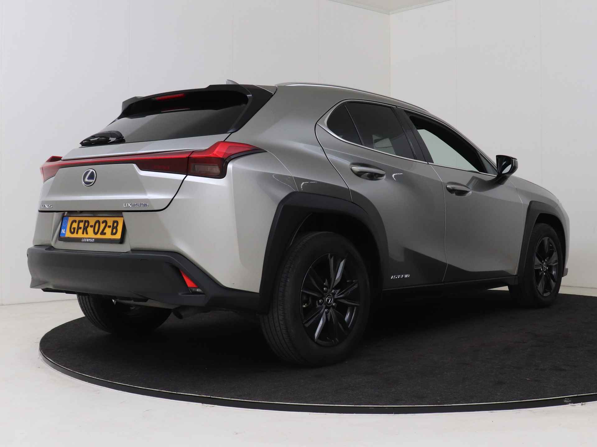 Lexus UX 250H Premium Lease Limited | Navigatie |  Achteruitrijcamera | Climate Control | 18" lichtmetalen velgen | Privacy Glass | - 3/12