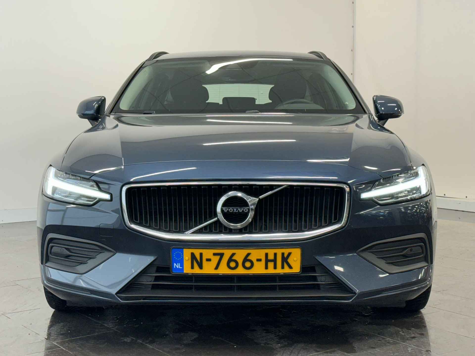 Volvo V60 B3 Momentum Business - 3/33