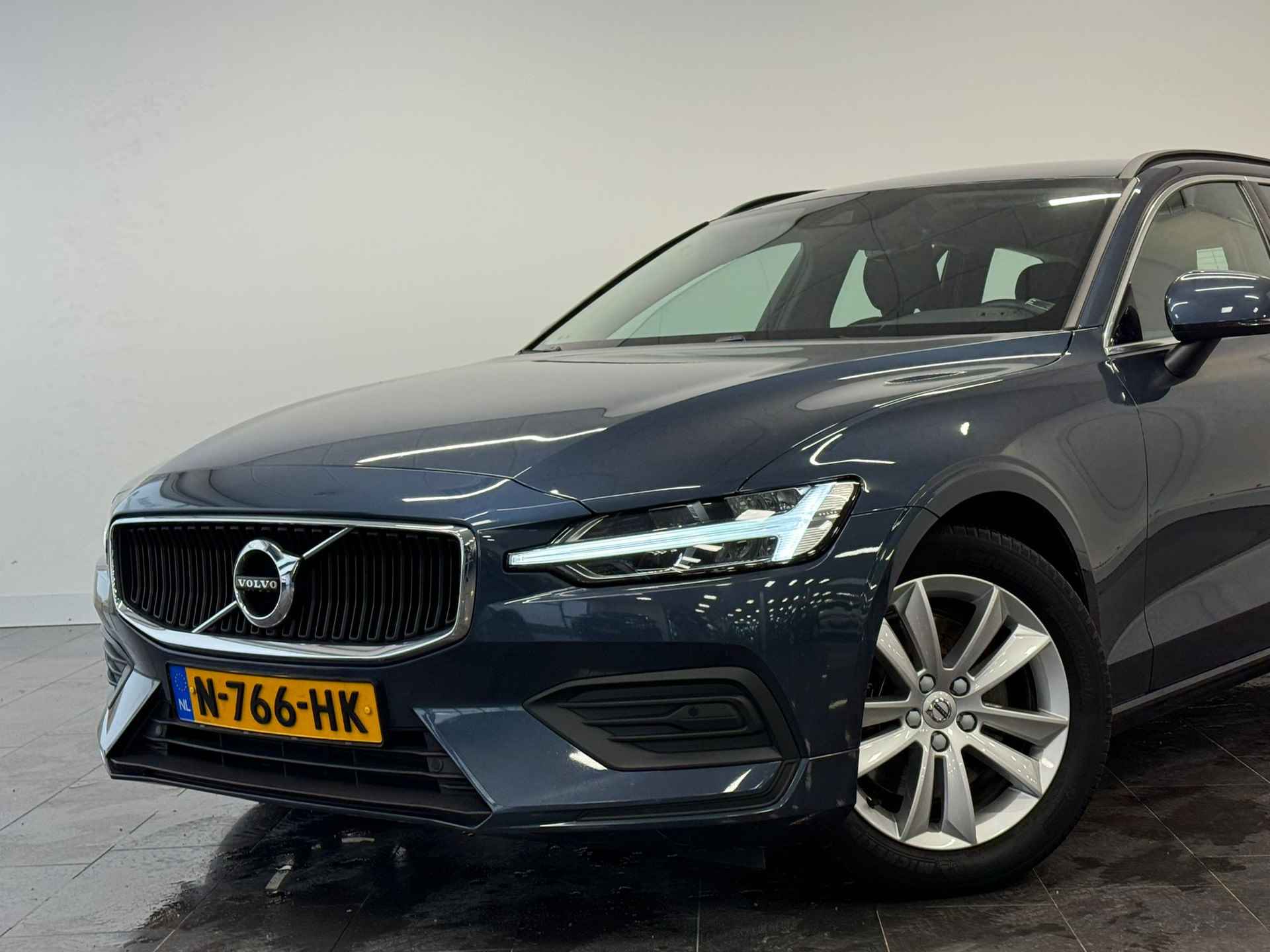 Volvo V60 B3 Momentum Business - 7/33