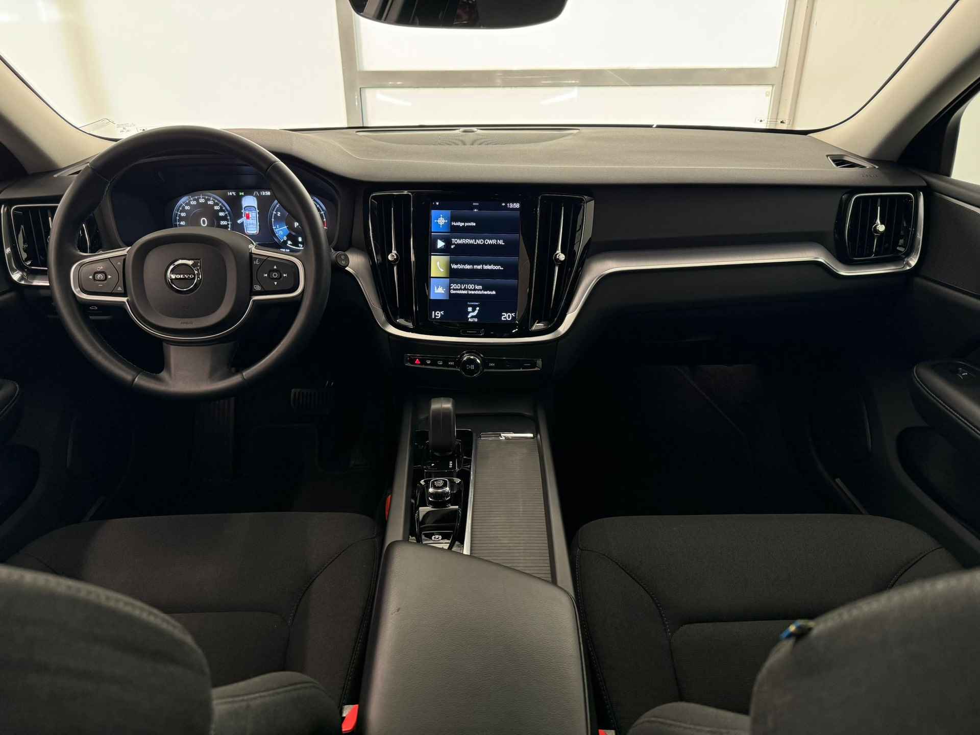 Volvo V60 B3 Momentum Business - 14/33