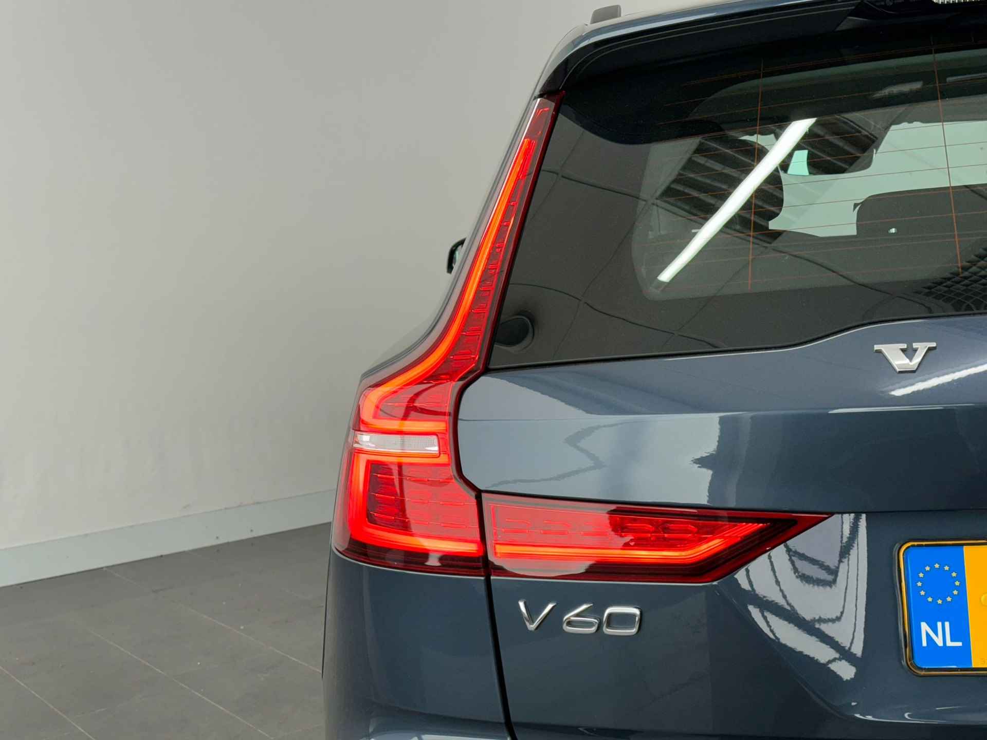 Volvo V60 B3 Momentum Business - 32/33