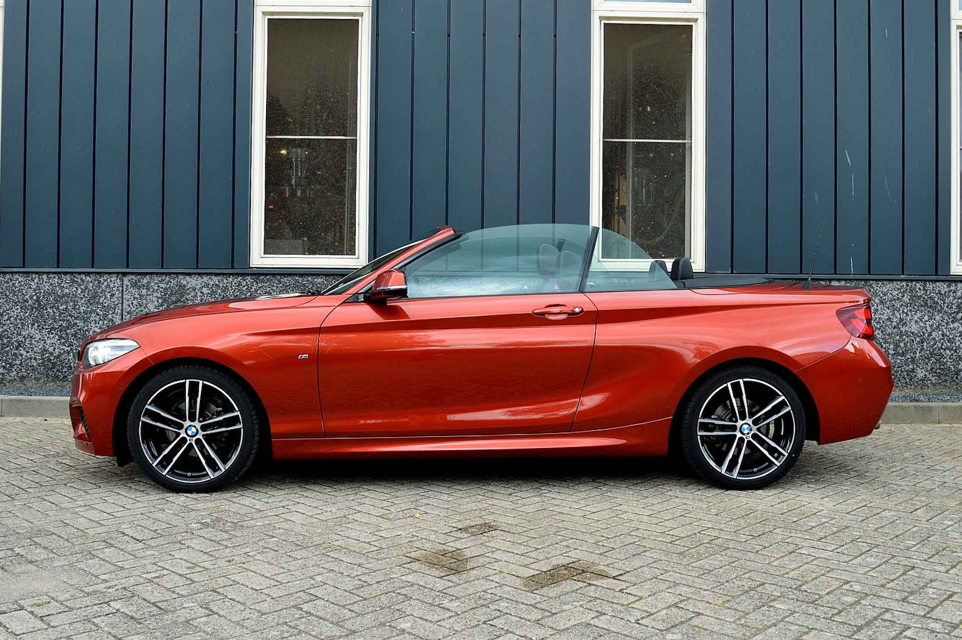 BMW 2 Serie Cabrio 218i M-Sport High Executive Edition Rijklaarprijs-Garantie Navigatie Leder Sport interieur led camera windscherm - 2/40